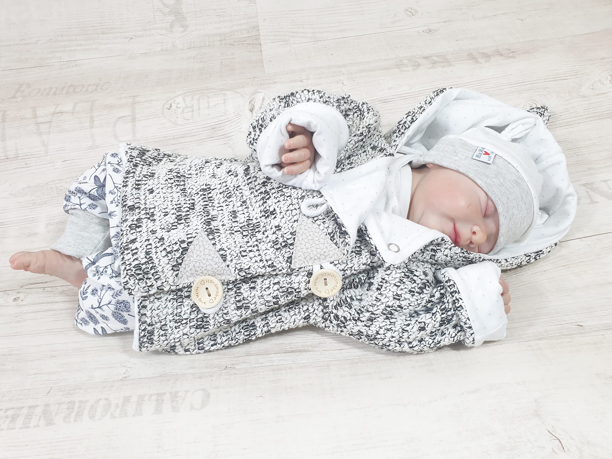 Atelier MiaMia - Jacke Boucle Grobstrickjacke Baby Kind Größe 56 Designer Strickjacke Limitiert !! grau weiß