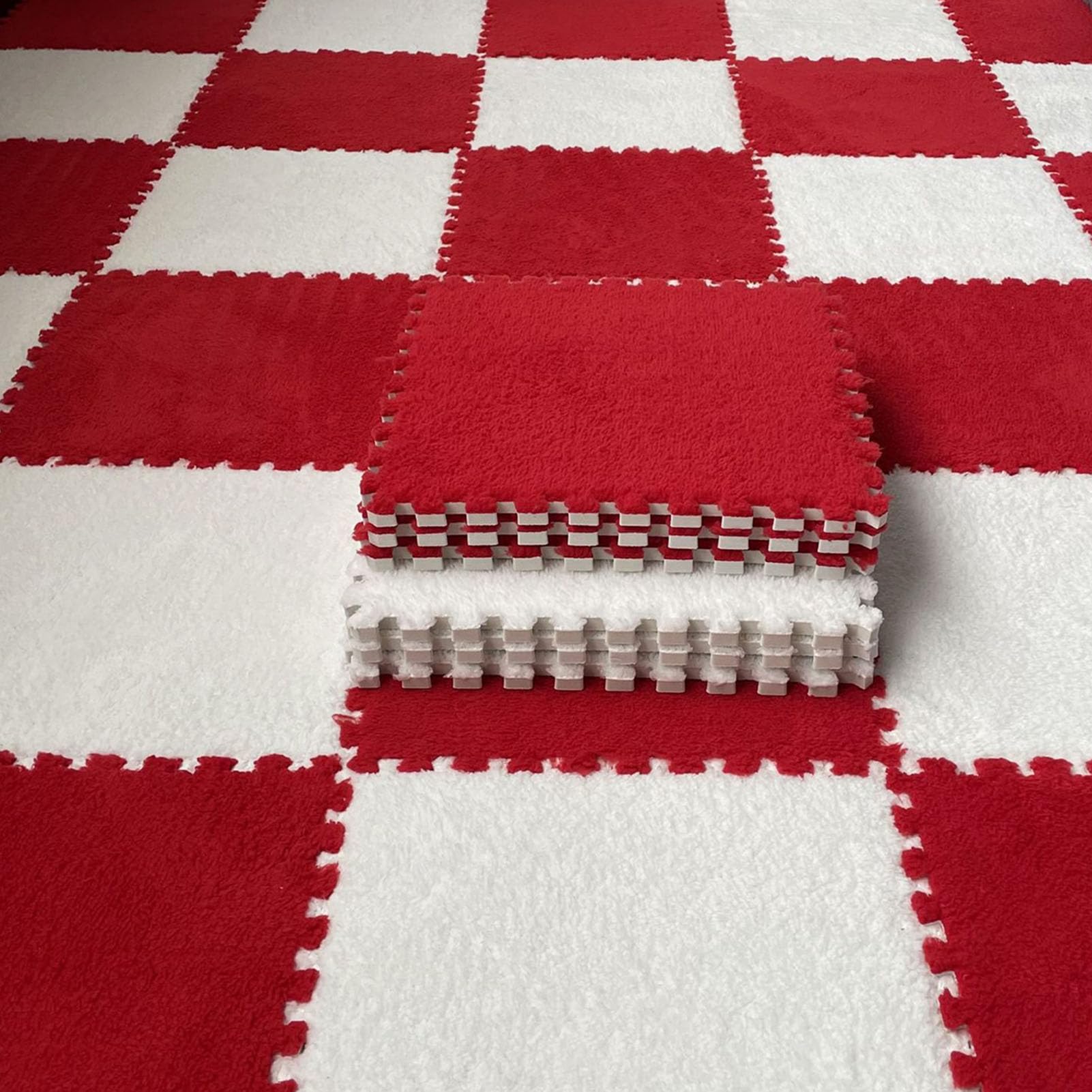 Tappetino da Gioco Puzzle in Peluche da 24 Pezzi, Piastrelle per Pavimenti ad Incastro, Piastrelle per Tappeti in Schiuma, Facile da Pulire, per Soggiorno
