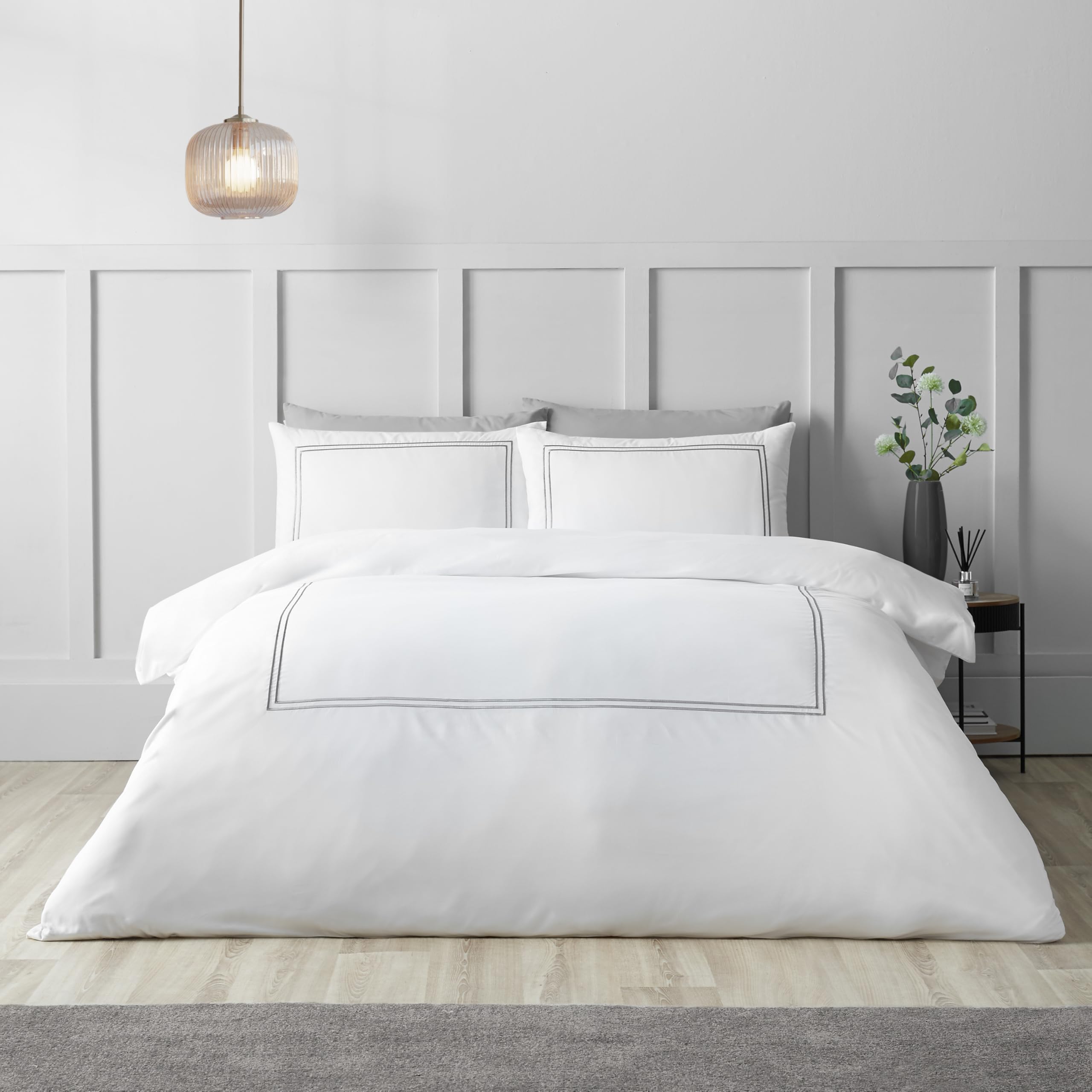 Catherine Lansfield  Soft Mono Satin Stitch Duvet Cover Set - White/Silver - King
