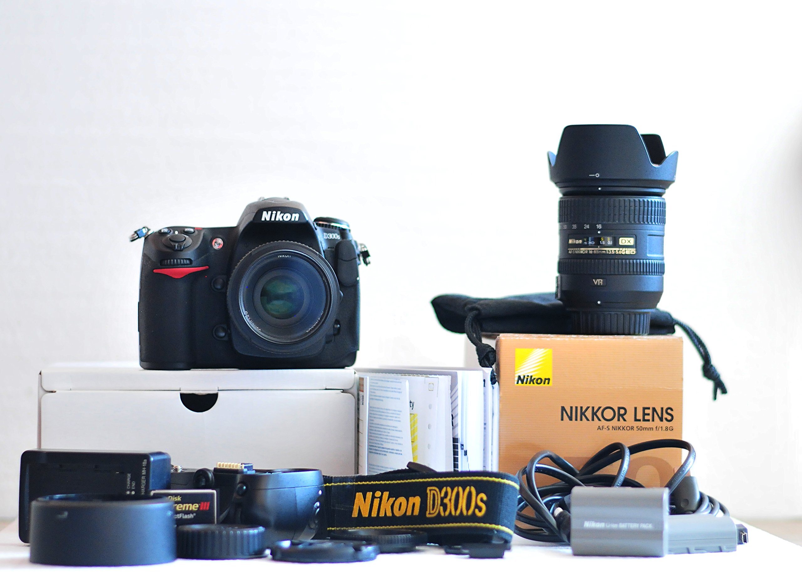 Nikon D300S + Objectif 18-70mm DX AF-S Nikkor ED - Boîtier Argenté Occasion