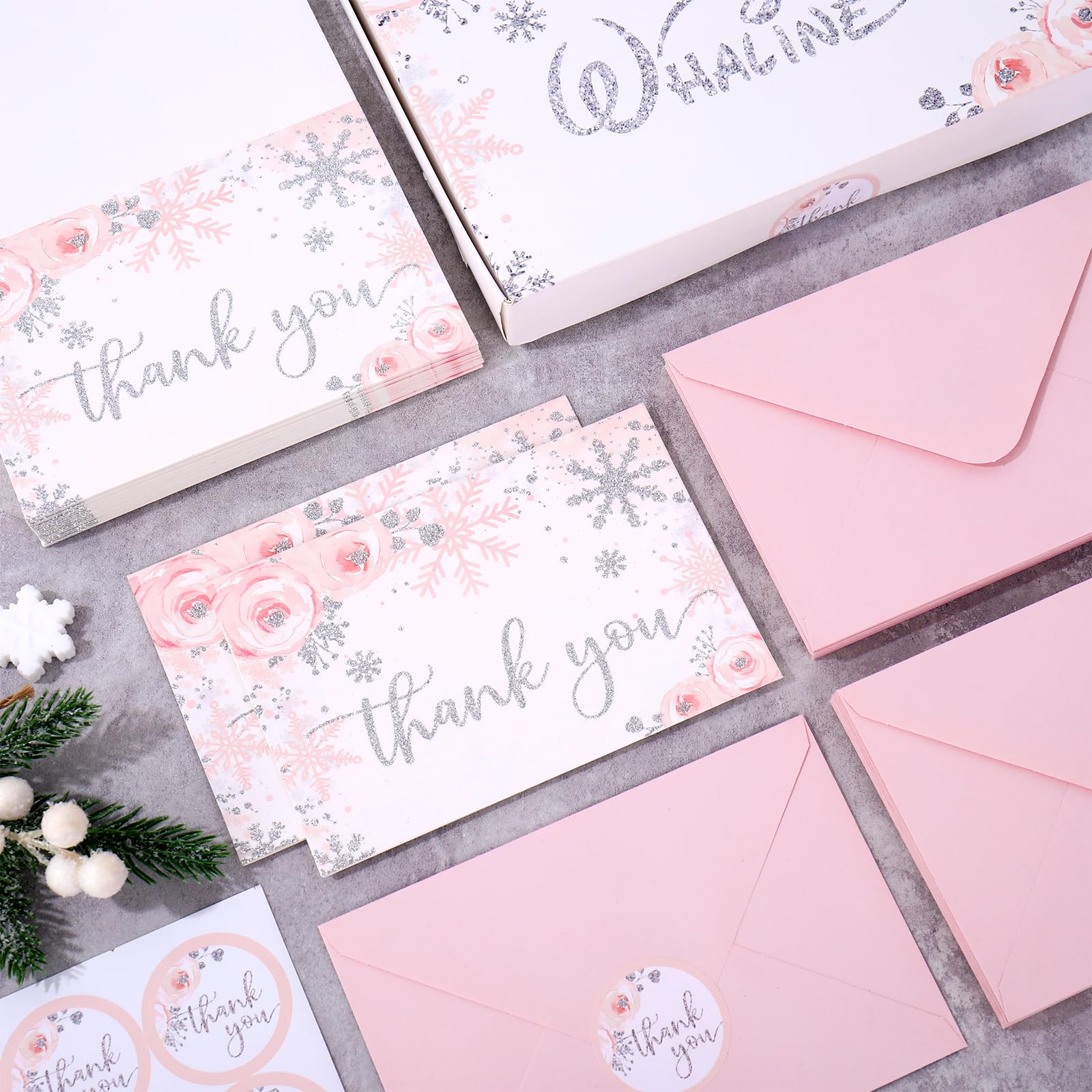 Whaline Lot de 50 cartes de remerciement de Noël avec flocons de neige à paillettes roses - Cartes de vœux vierges avec enveloppe autocollante pour Noël, fête prénatale, invitation, 10,2 x 15,2 cm