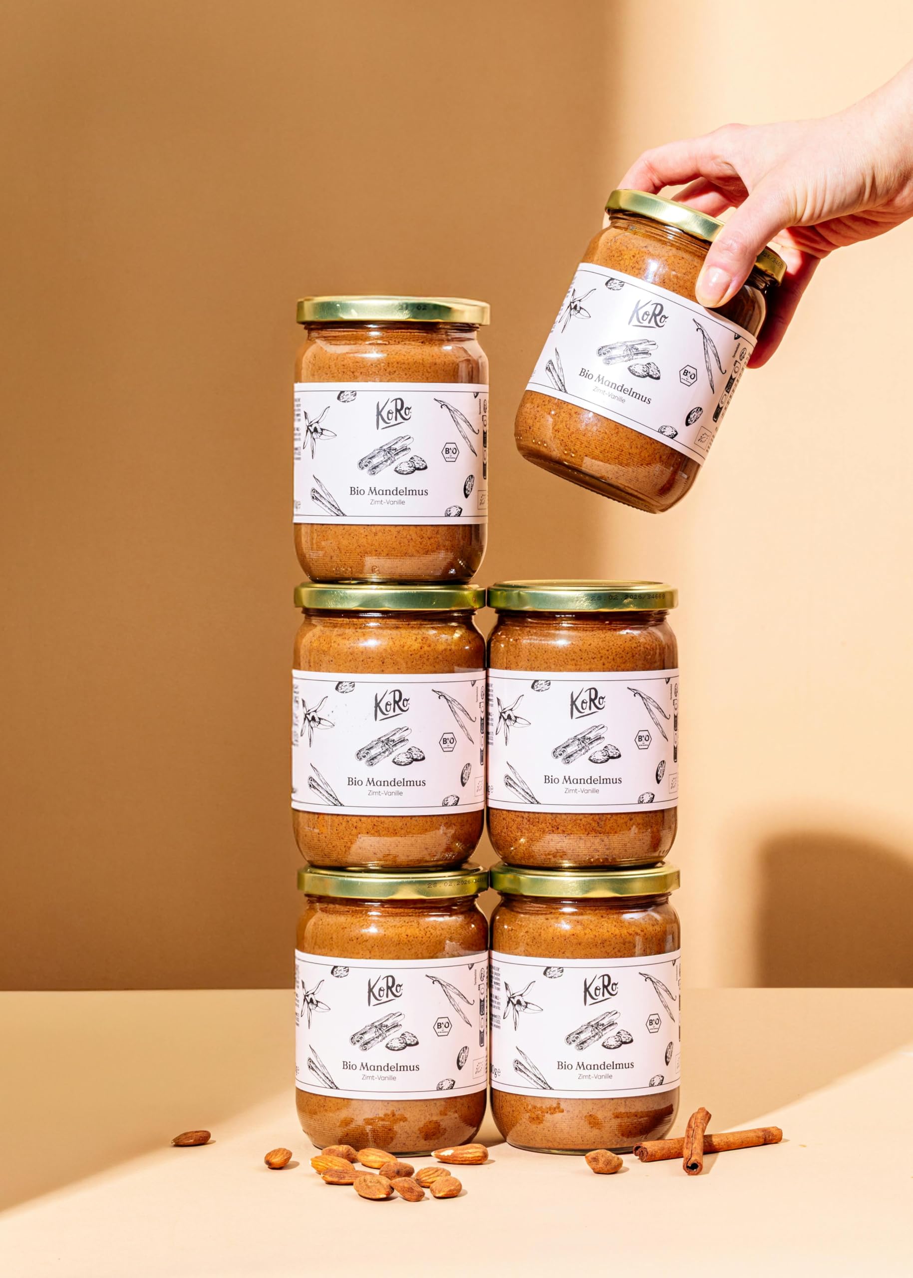 KoRo - Crema di mandorle con cannella e vaniglia bio 6 x 500 g - Fonte di proteine - Vegan - Sul porridge, sul pane o nei dolci