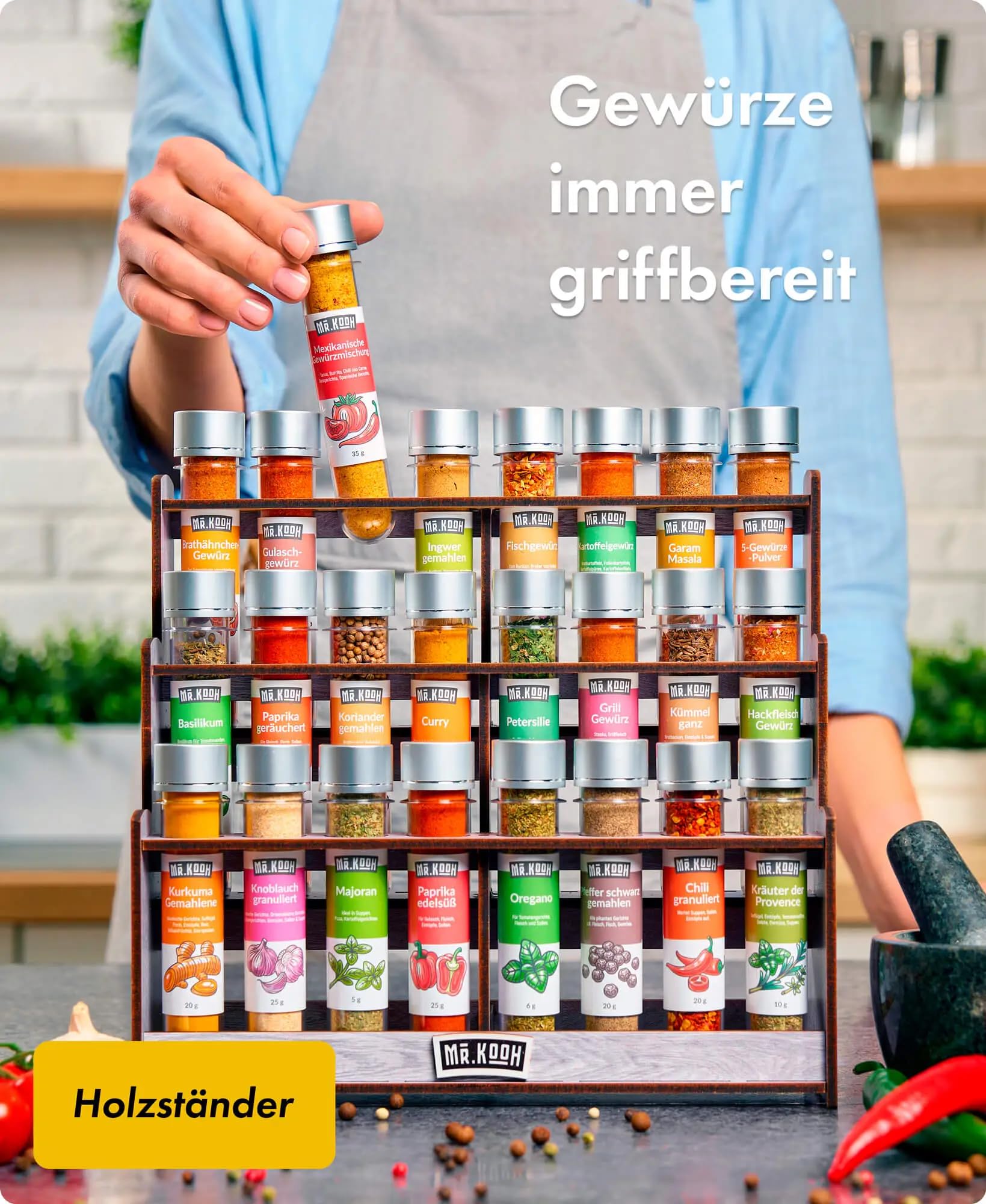 Mr. Kooh Gewürze Set - 24 Hochwertige Gewürzmischungen in Glasröhrchen mit Robustem Holzständer - 100% Natürliche BBQ Grillgewürze, Ideal als Exklusives Geschenkset für Feinschmecker