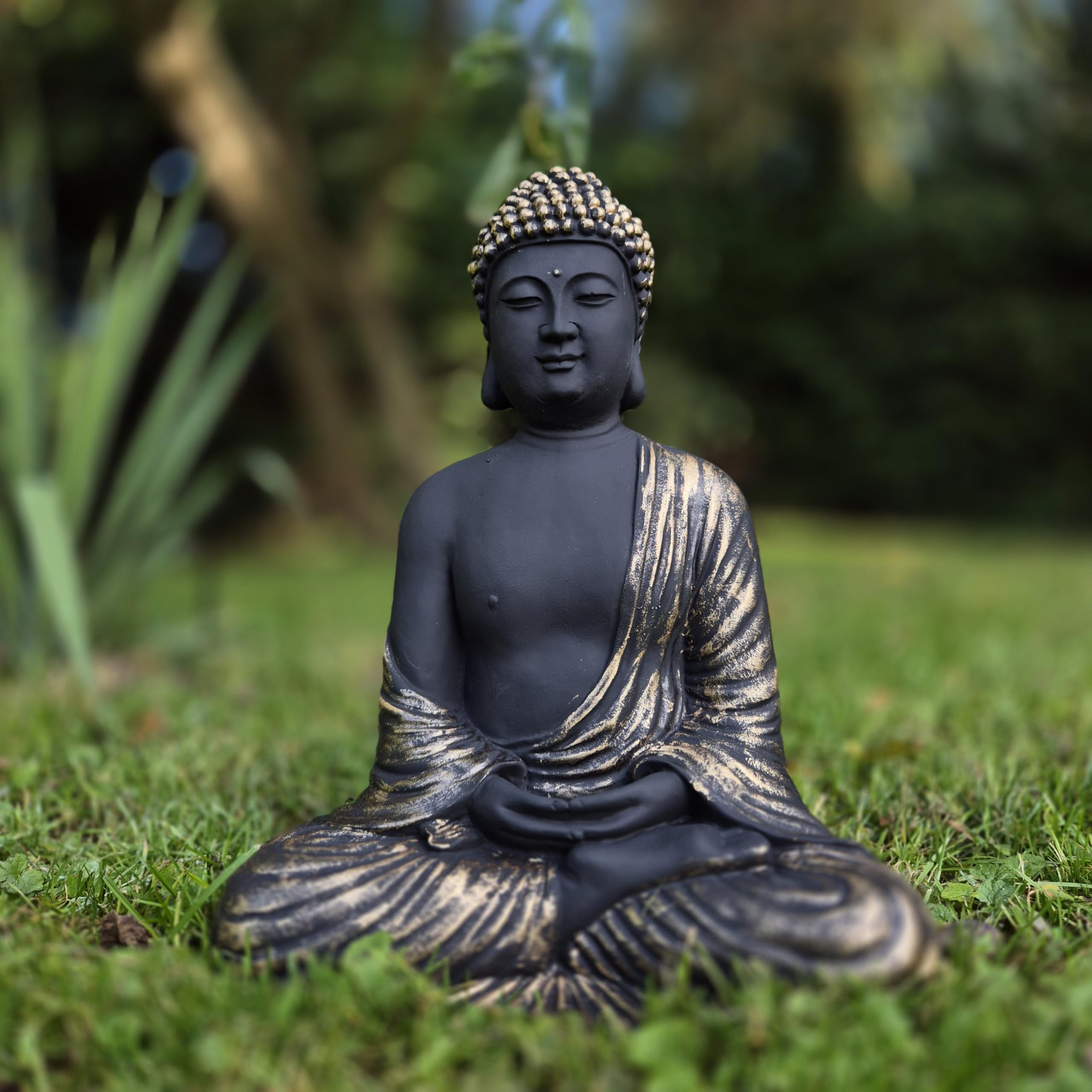 FABRIQ Statuette de Bouddha en pierre doré/noir - Feng Shui - Décoration jardin zen extérieur - 30 cm - Résistant intempéries