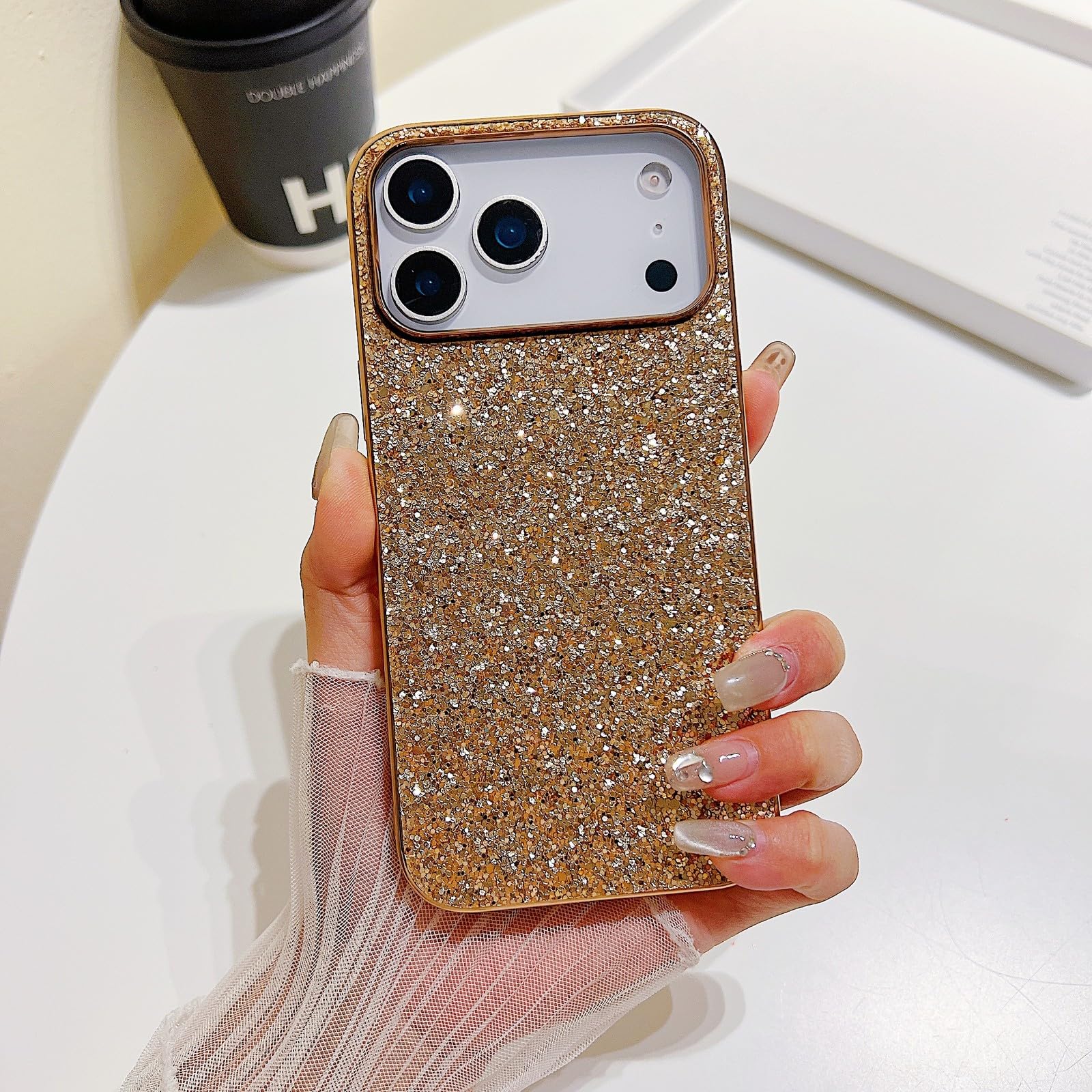 Coque iPhone 17 silicone rigide or rose évite les rayures