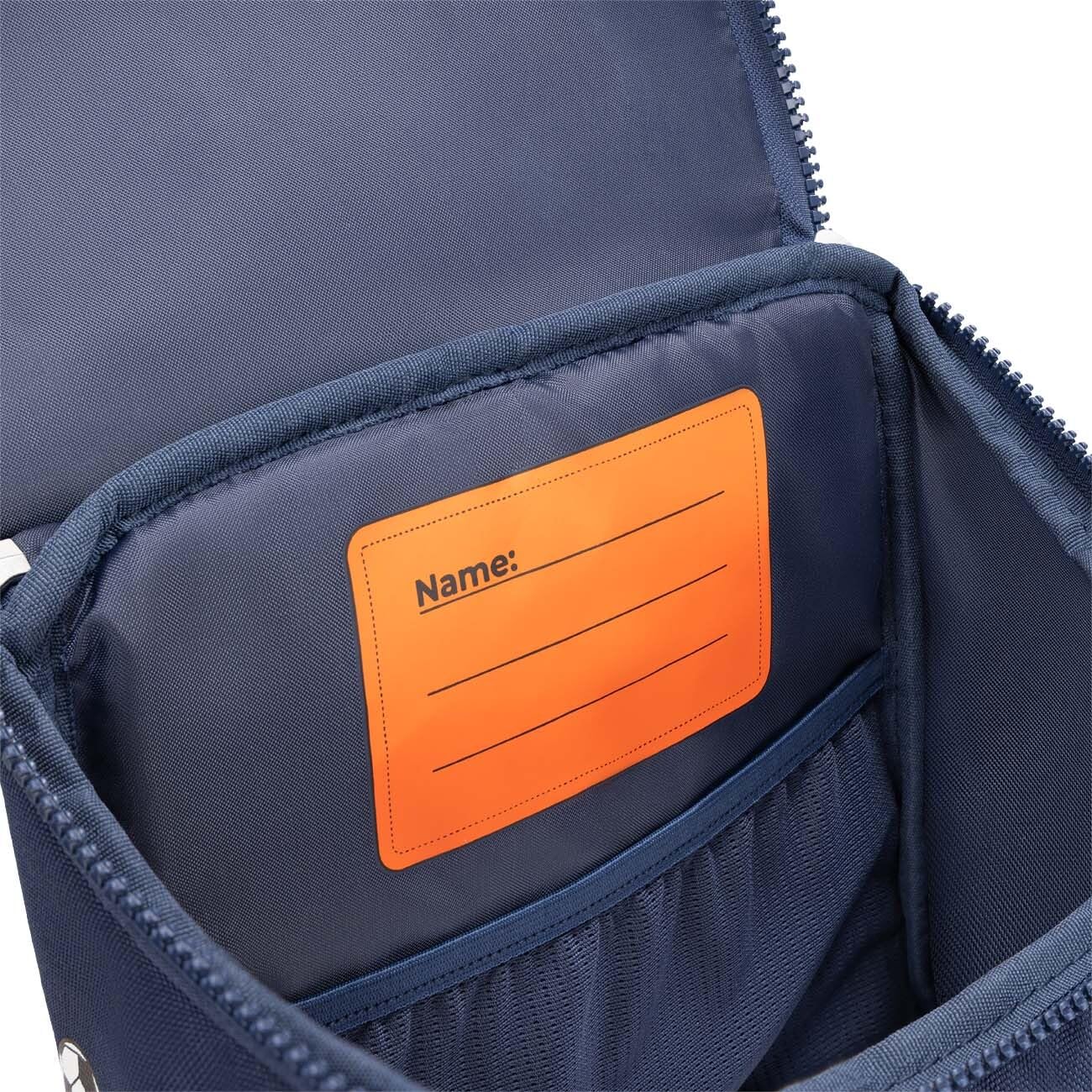Giesswein Kinderrucksack Jungen - Kindergartenrucksack 6L ab 3 Jahren | Kita-Rucksack mit Brustgurt, Reflektoren & Namensschild – in Feuerwehr Rot, Traktor Grün oder Fußball Blau für Kindergarten