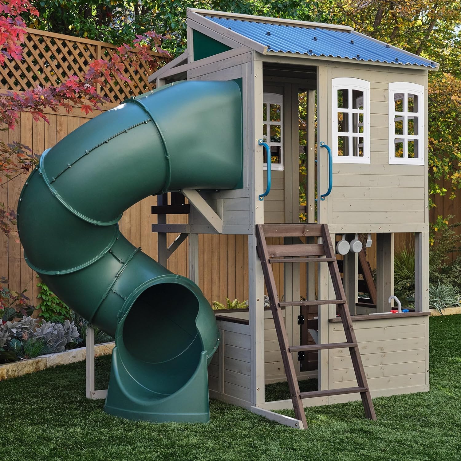 KidKraft Cozy Escape Spielturm mit Rutsche – Zweistöckiges Outdoor Klettergerüst mit Tunnelrutsche, Kletterwand & Spielküche