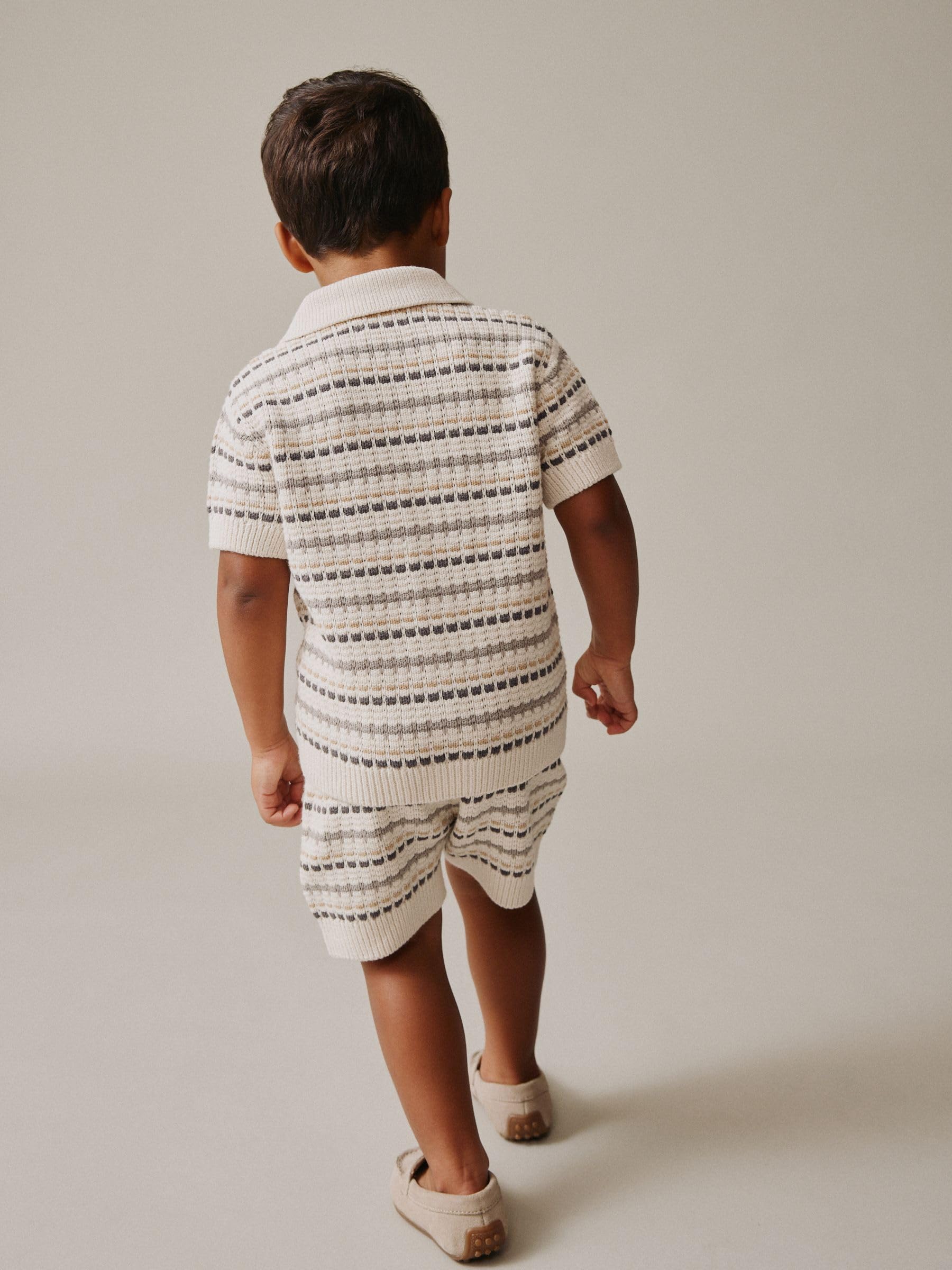 NEXT Jungen Strukturiertes Strick-Poloshirt mit Reverskragen und Shorts im Set