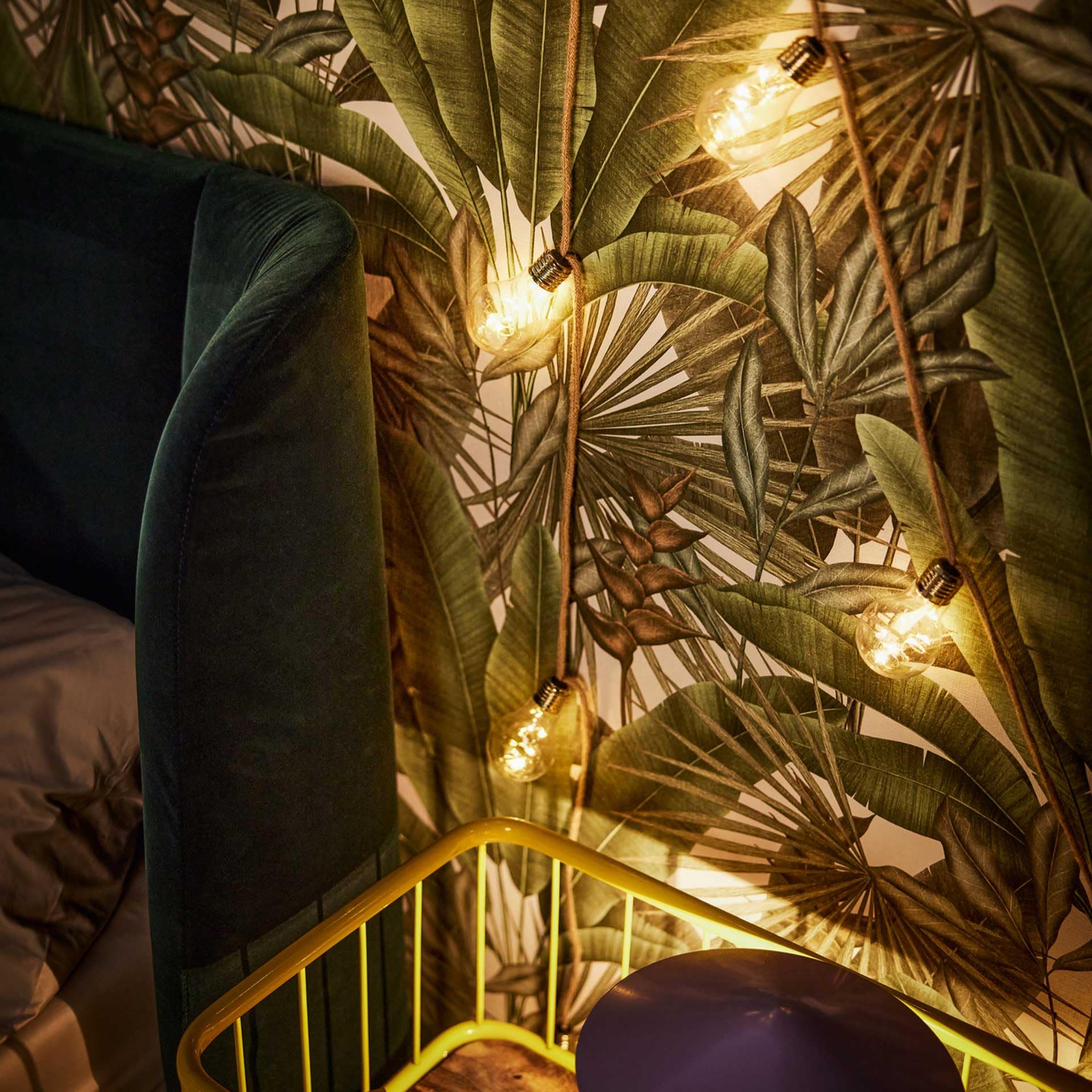Livingwalls Jungle Papier peint 396472 en vert, crème - papier peint à l'aspect de la jungle - floral avec des feuilles de palmier -de haute qualité sur 10,05m x 0,53m