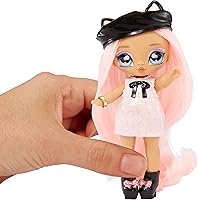 Vista 4 de Na! Na! Na! Surprise Mini Ultimate Surprise Kitty Katwood 4 pulgadas Mini muñeca de moda inspirada en gatitos con 10 modas misteriosas, sorpresas