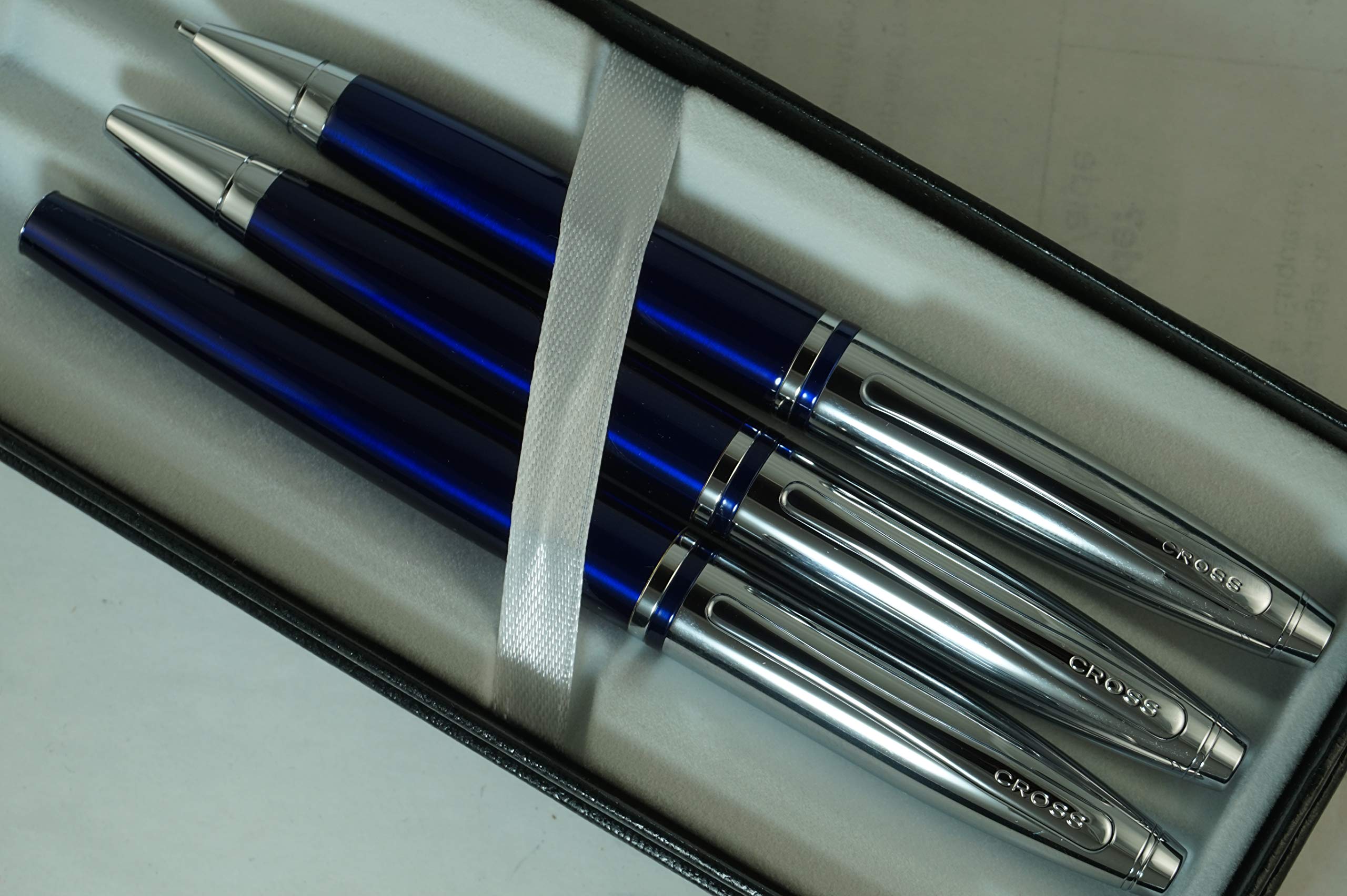 Set di penne a sfera con inchiostro gel nero Calaise Selectip Cross Midnight Blue, lucido per appuntamenti e cross. Una penna a sfera e matita di ottima qualità per chiunque.