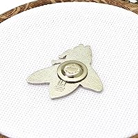 Vista 5 de Awesome Pattern Studio Needle Minder Set - Mandala Bee Magnetic Needle Minder + 2 empujadores de agujas. Pin de esmalte para punto de cruz, bordado