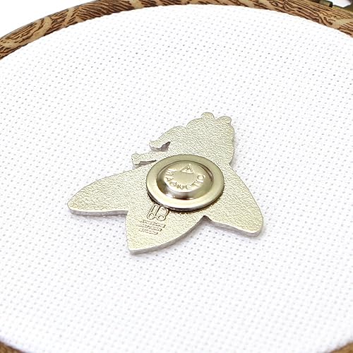 Miniatura 5 de Awesome Pattern Studio Needle Minder Set - Mandala Bee Magnetic Needle Minder + 2 empujadores de agujas. Pin de esmalte para punto de cruz, bordado