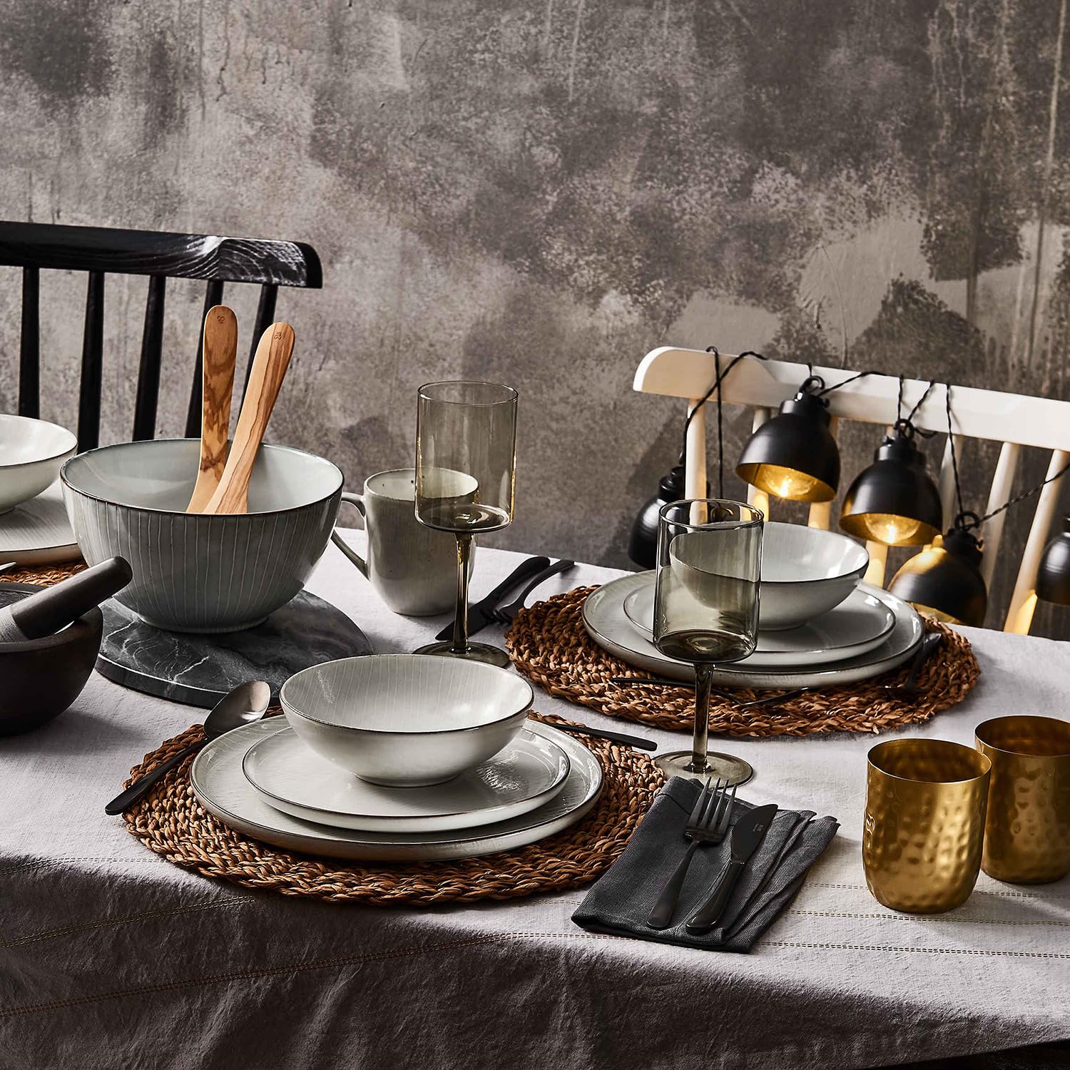 BUTLERS Geschirrset 4 Personen HENLEY Steinzeug Geschirr Set 16-tlg. Kombiservice | Tassen Schalen Kuchenteller Speiseteller | Landhausstill reaktive Glasur, Mikrowellen- & spülmaschinenfest