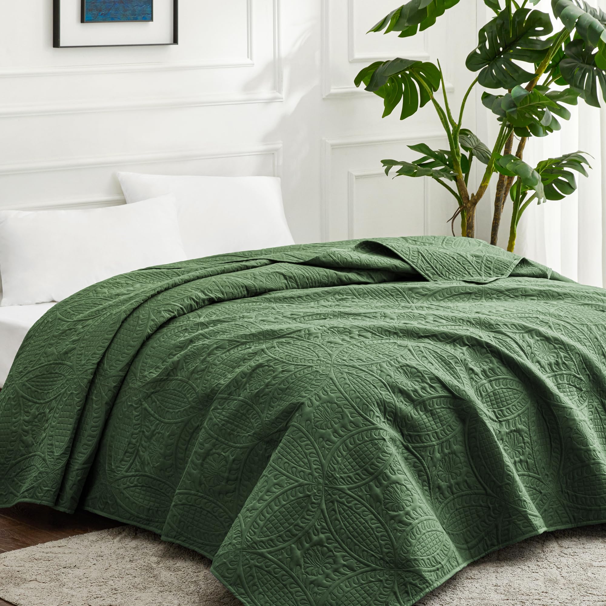 Love's cabin Tagesdecke 240x260 Olivgrün, Ultra Weiche Bett Quilt Leichte Mikrofaser Tagesdecken Bettüberwurf 240x260, Moderne Bedspread mit Münzmuster für alle Jahreszeiten (ohne Kissenbezug)