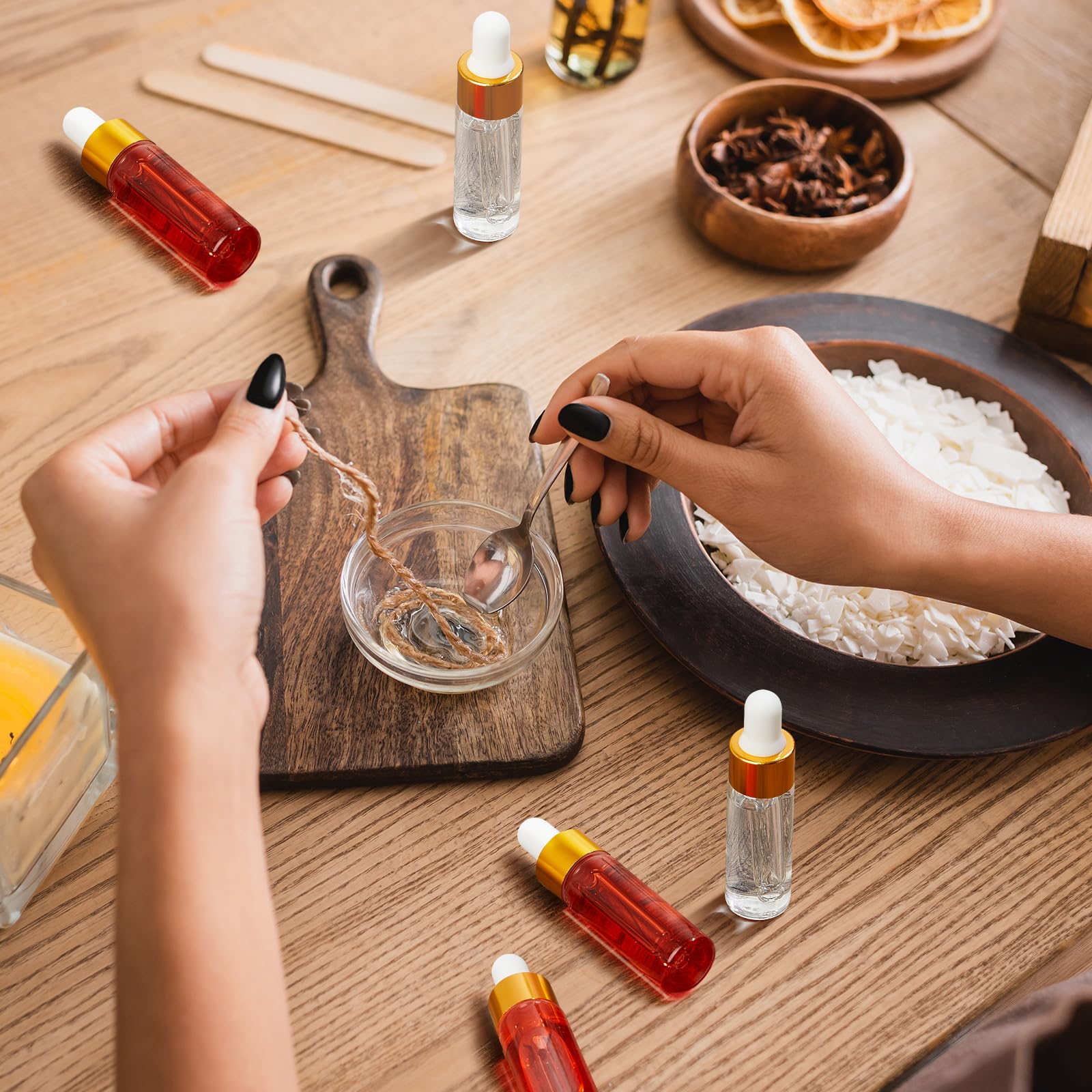 Didaey Mini-Tropfflaschen aus Glas, Mini-Tropfflaschen, Probenflaschen, kleine Probenfläschchen mit Deckel, für Reisen, ätherische Öle, Kosmetik, Flüssigkeit, Probe, Parfüm, Gold, 5 ml, 200 Stück