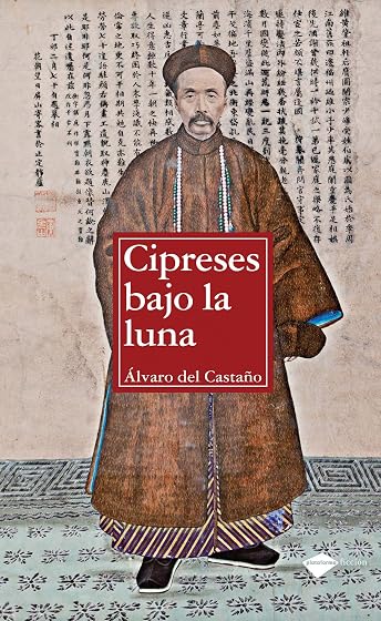 Cipreses bajo la luna