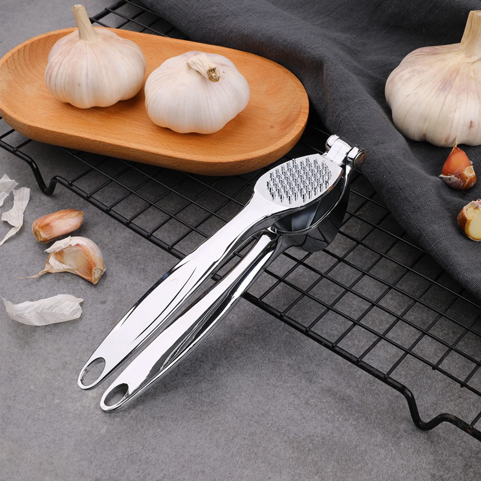 Knoblauchpresse aus Edelstahl, 16 cm, leicht zu reinigen, rostfrei, omic weicher Griff, Knoblaucher für müheloses Drücken, Küchenzubehör für Hobbyköche