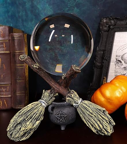 Vista 9 de Ebros Gift Wicca - Escultura decorativa de Halloween con diseño de bruja psíquica de adivinador de cristal de bruja que rasca en escobas y caldero