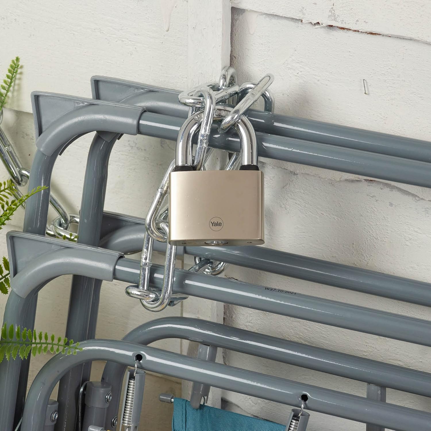 Yale - Y112/70/137/1 Iron Disc Padlock 70mm - Nickel Plated - Hardened Steel Shackle - Extreme Corrosion Resistance for Outdoor use