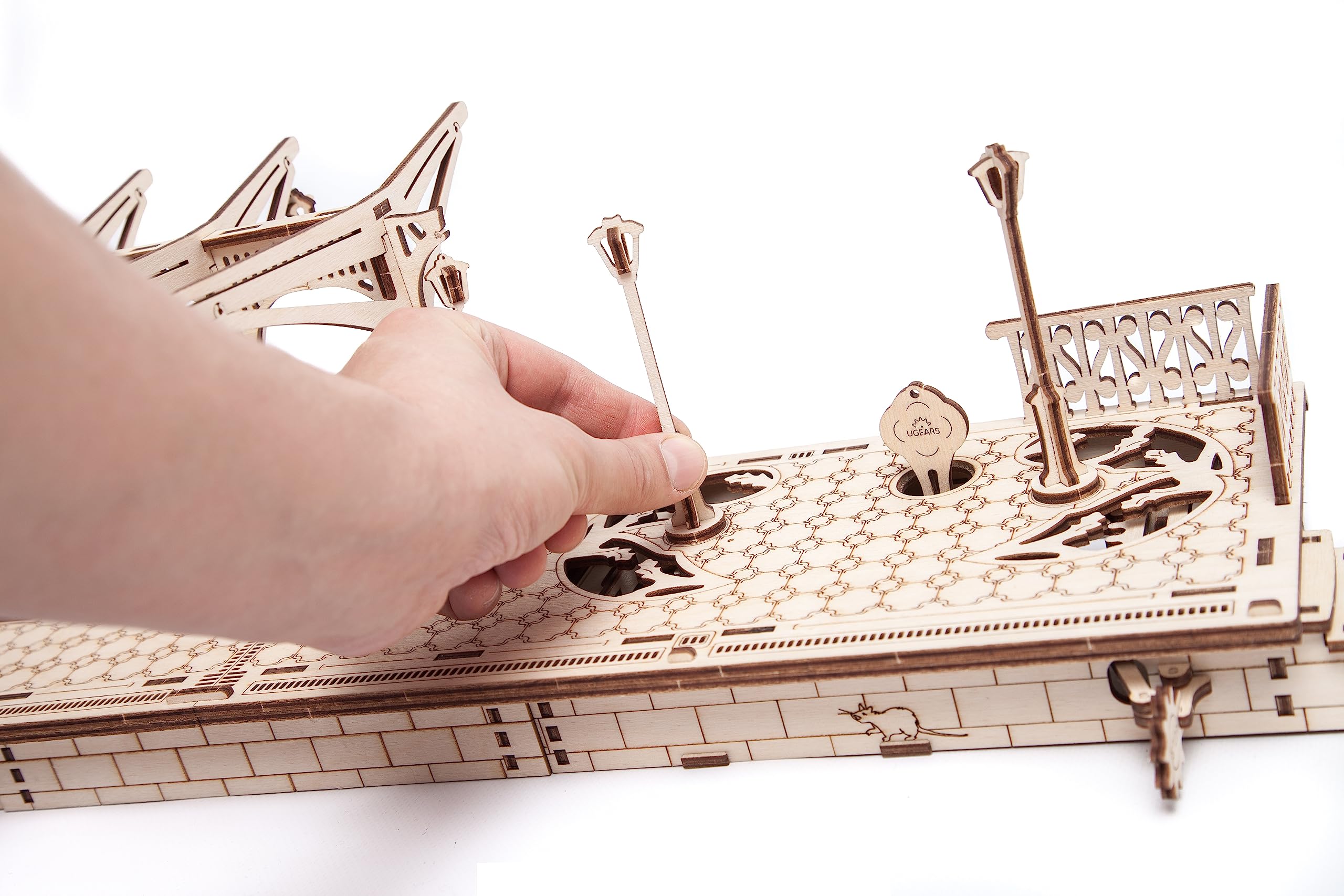 UGEARS Piattaforma di Trenino - Modellini da Costruire Kit 3d - Stazione Trenino Puzzle in Legno 3d - Costruire Modellismo - Rompicapo Adulti - Puzzle Tridimensionale - Costruzioni per Adulti