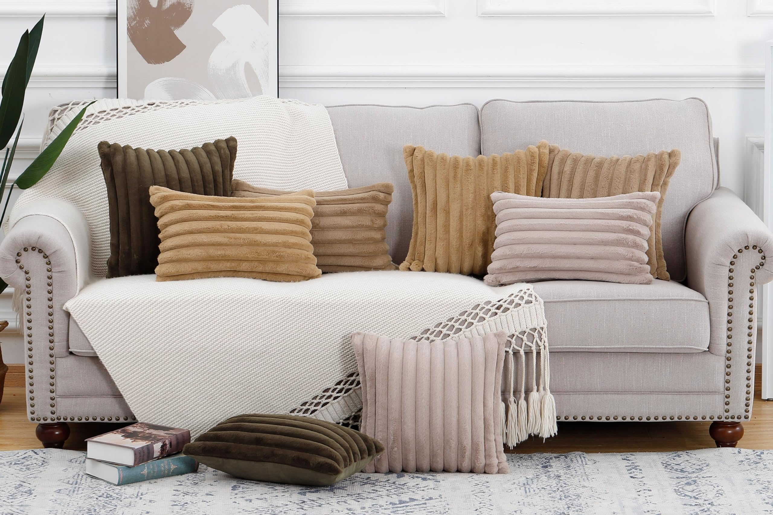 Madizz 2 Pezzi Federe in Lana Corta Velluto Copricuscini Morbido Decorativo Fodere per Cuscino Lusso Stile per Divano Camera da Letto Tortora chiaro 40 x 60 cm