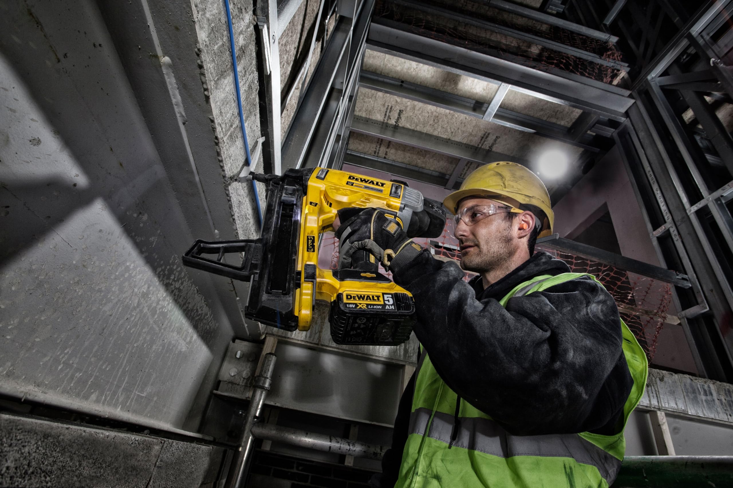 Los clavos para clavadora de hormigón DCN890 de Dewalt son la