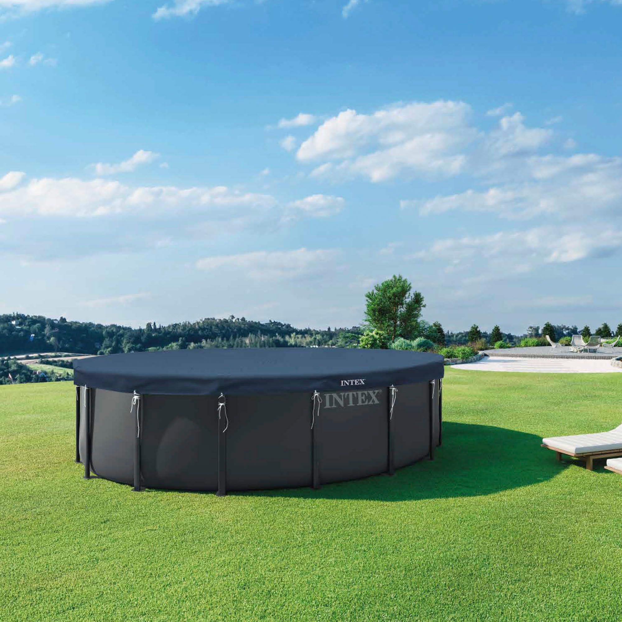 Intex Cobertor Piscina Redonda, Mide 5,49 Metros diámetro, Azul Oscuro, Incluye cordón de Agarre, Agujeros de Drenaje, Voladizo de 20 cm, Funda de Piscinas, Lona Circular Protectora (58016)