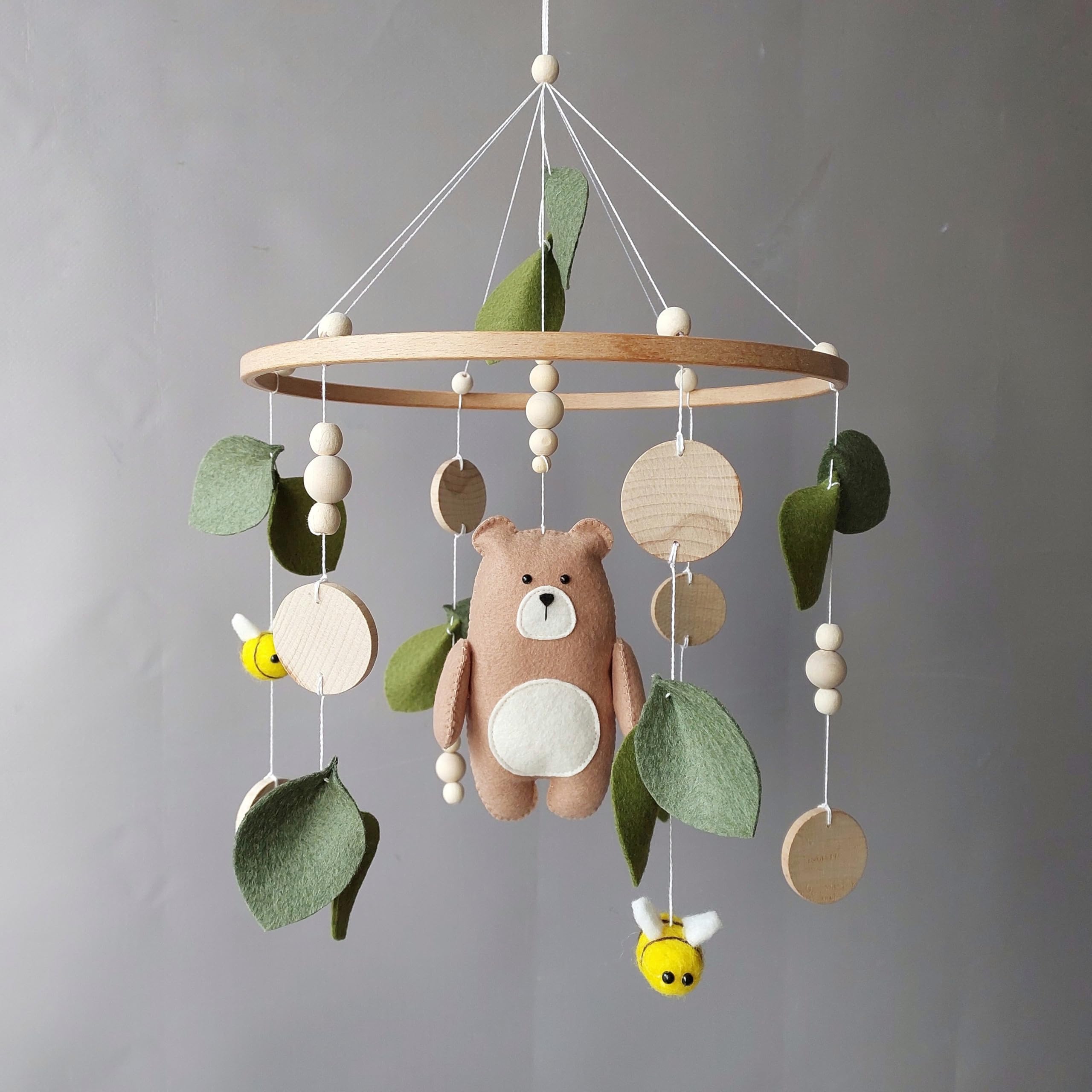 Wald Baby Mobile mit Bär, Bienen & Blättern – Handgemachtes Filz Mobile – Neutrale Babyzimmer Deko – Geschenk zur Geburt oder Babyparty – Woodland Deko für Jungen & Mädchen