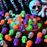 Vista 2 de 100 mini cabezas de calavera de plástico, calaveras pequeñas en miniatura, figuras de esqueleto de Halloween para bromas de Halloween, manualidades