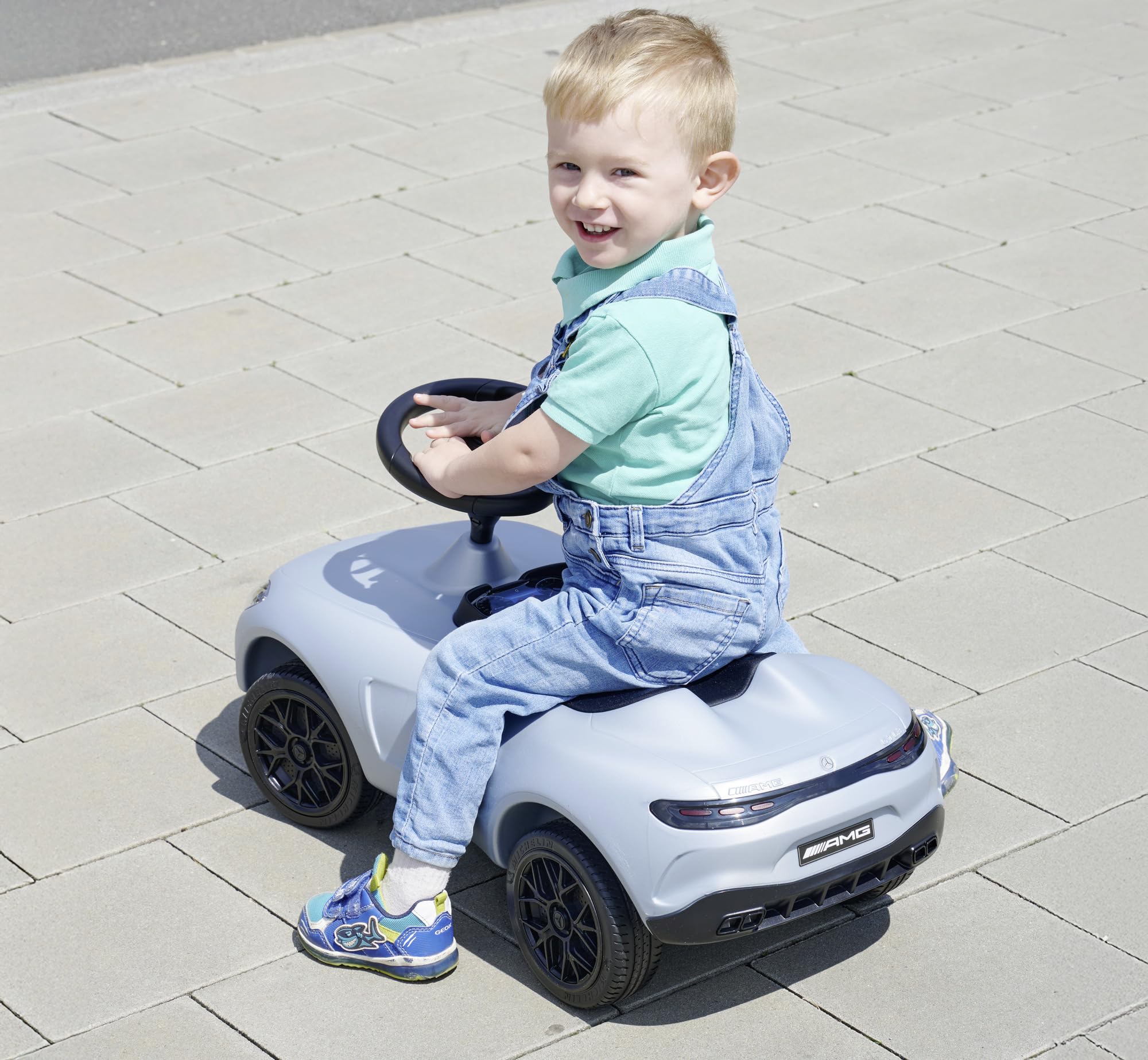 Big Mercedes AMG GT - Diseñado Junto con Mercedes AMG con neumáticos Anchos y Volante Antideslizante, para niños a Partir de 18 Meses, Color Negro