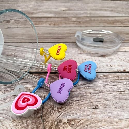 Miniatura 7 de 8 tapas de paja de San Valentín de 0.4 pulgadas para taza, cubrecolchón de silicona con forma de corazón para vaso de 30 y 40 onzas con asa, tapas