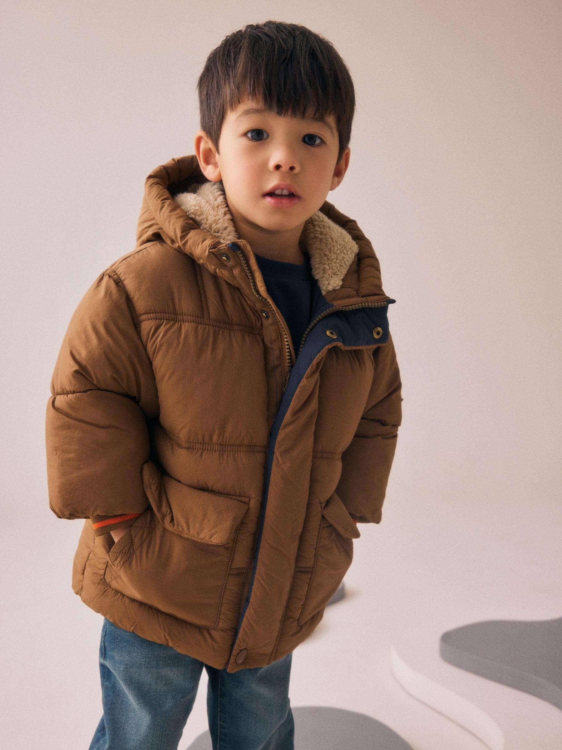 NEXT Niños Abrigo impermeable acolchado con forro de borreguito