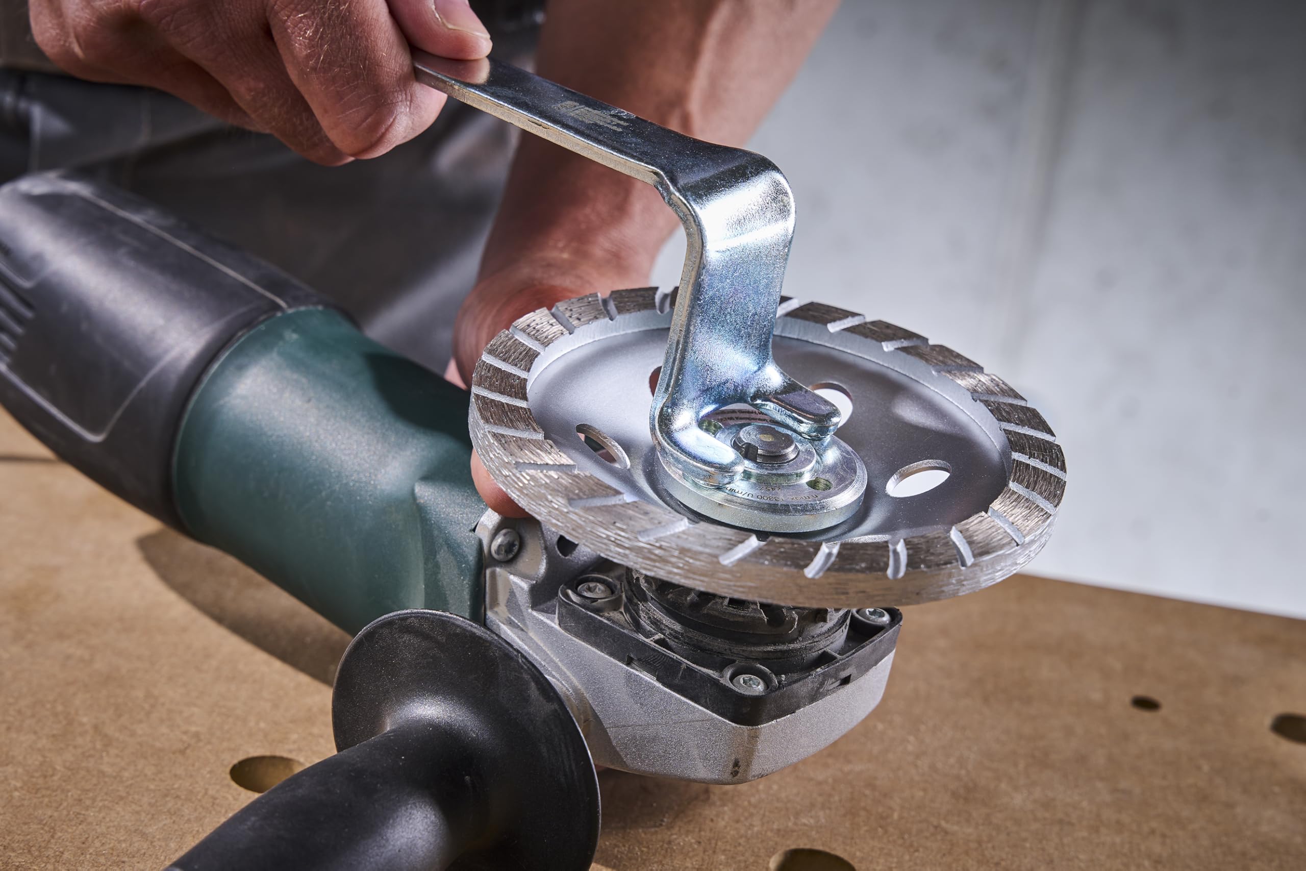 Cappa Aspirazione Polvere WOLFCRAFT Per Smerigliatrici Angolari - Guida Controllata E Riduzione Polvere