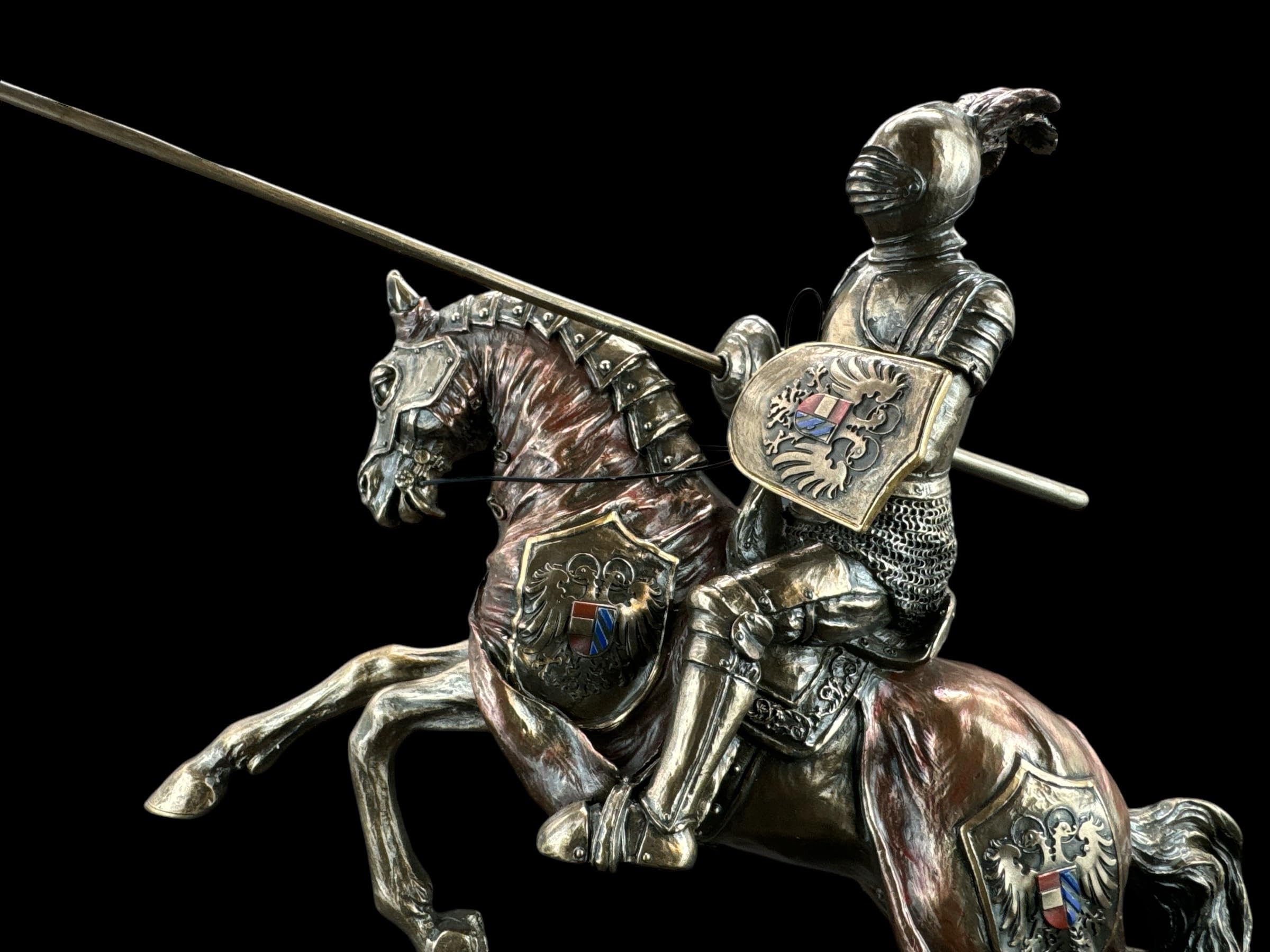 57 SPECIAL REPLICAS Rzeźba dekoracyjna rzeźba, figurka rycerza na koniu z lancą jako prezent do salonu, dekoracja figurki, dekoracja