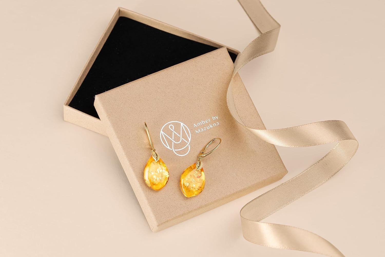 Leverback Dangle Earrings for Women – Gold-Plated 925 Silver Drop Earrings with Natural Yellow Baltic Amber Piece, Lightweight Jewelry with Secure Closure for Everyday Elegance