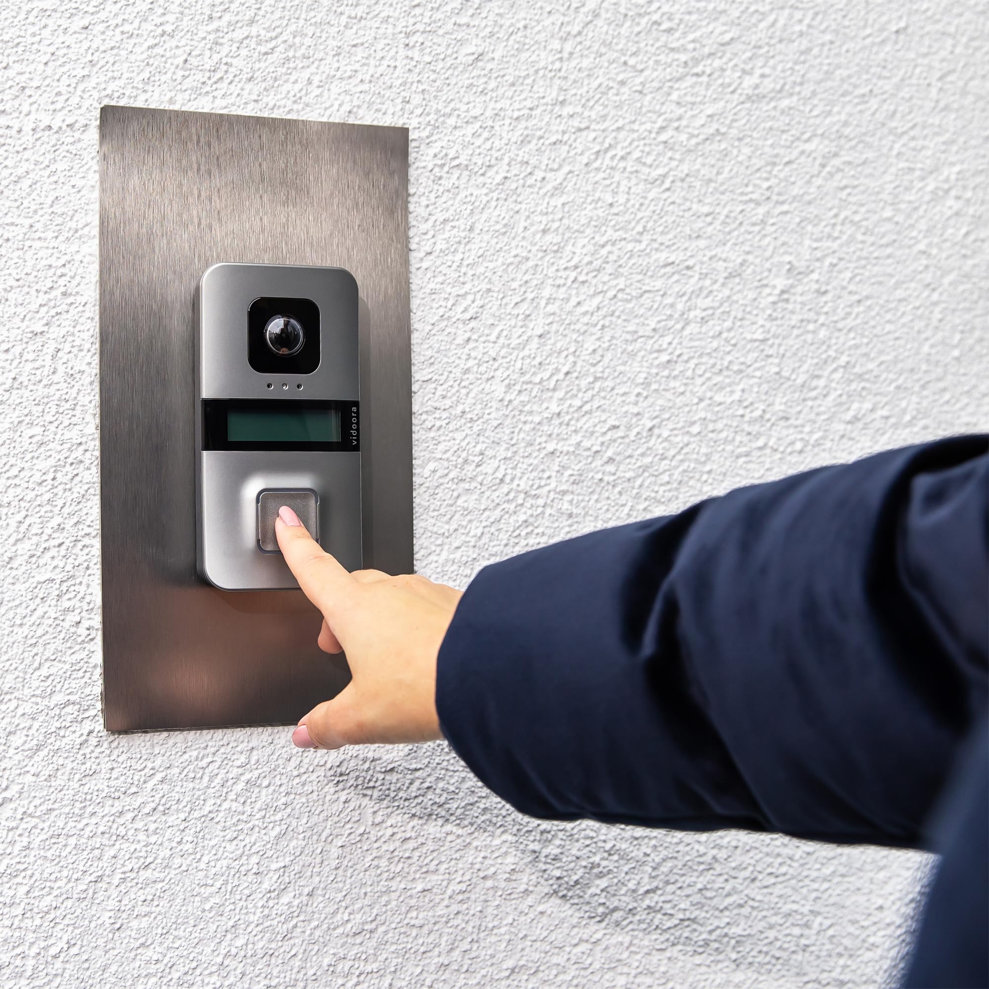Grothe Türklingel mit Kamera, Sprechanlage & digitalem Namensschild WLAN Türstation Nachtsicht HD-Video silber vidoora VD 720 (Kostenlose App: Tür öffnen, Kamera nutzen, Türrufe verwalten)