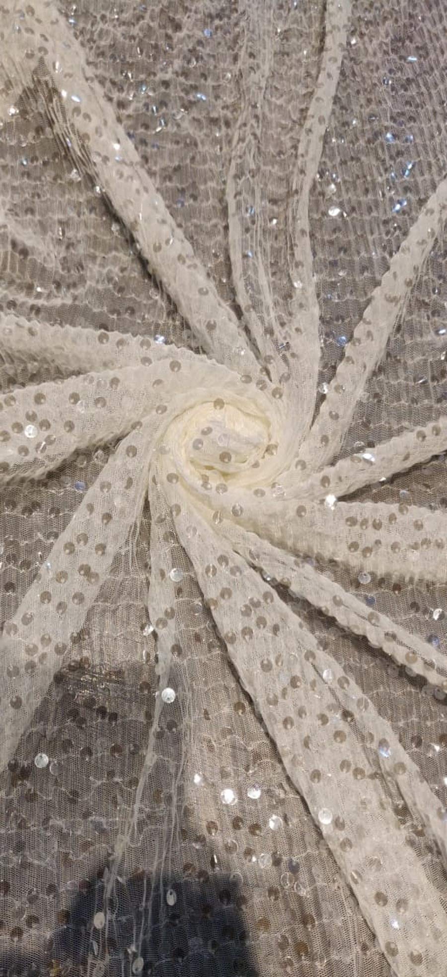 Tissu paillettes lourdes ivoire 147 cm pour confectionner une robe de mariée de rêve
