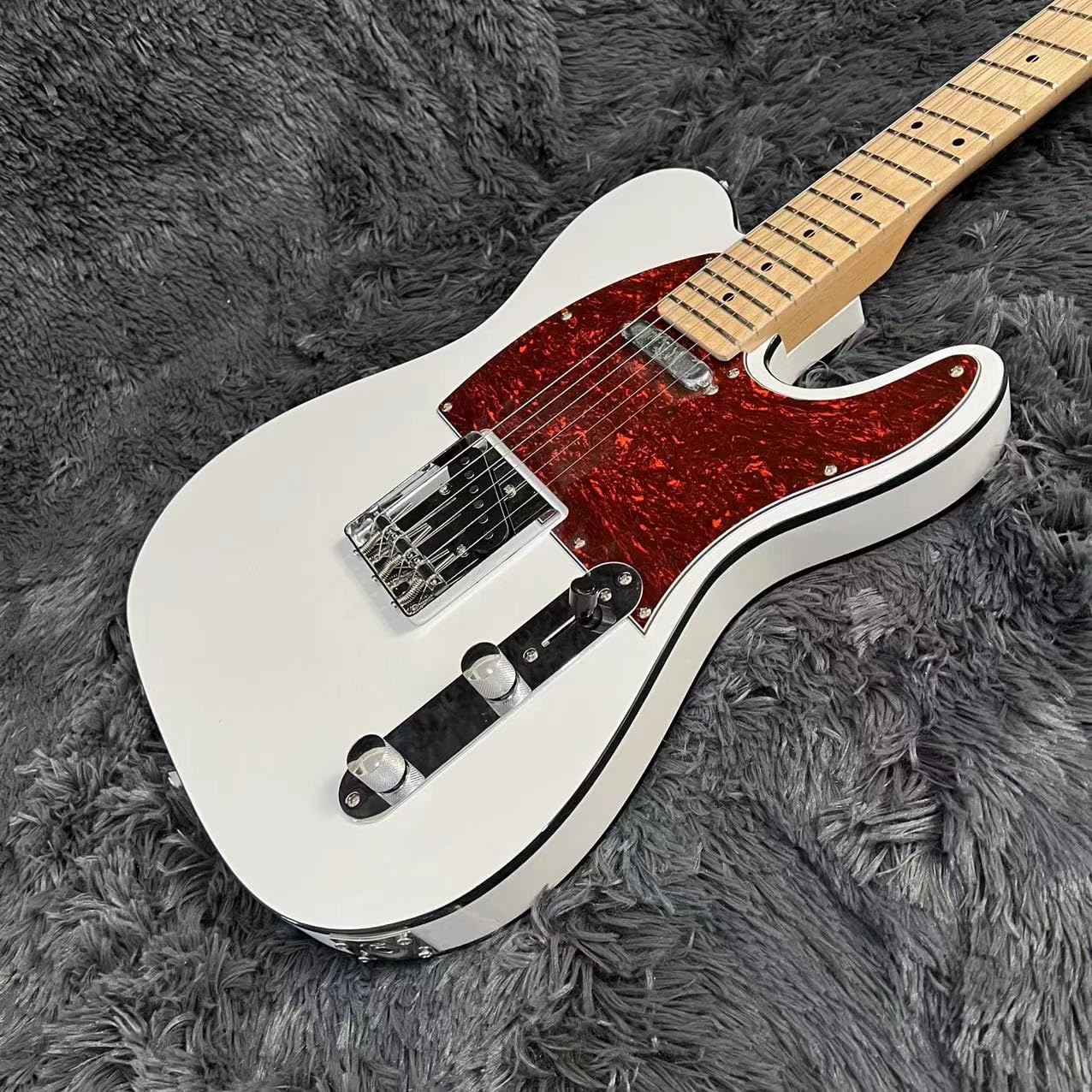 美品 Mavis 初心者向けエレキギター レッド ミラータイプピックガード 美品 Mavis 初心者向けエレキギター レッド ミラータイプ