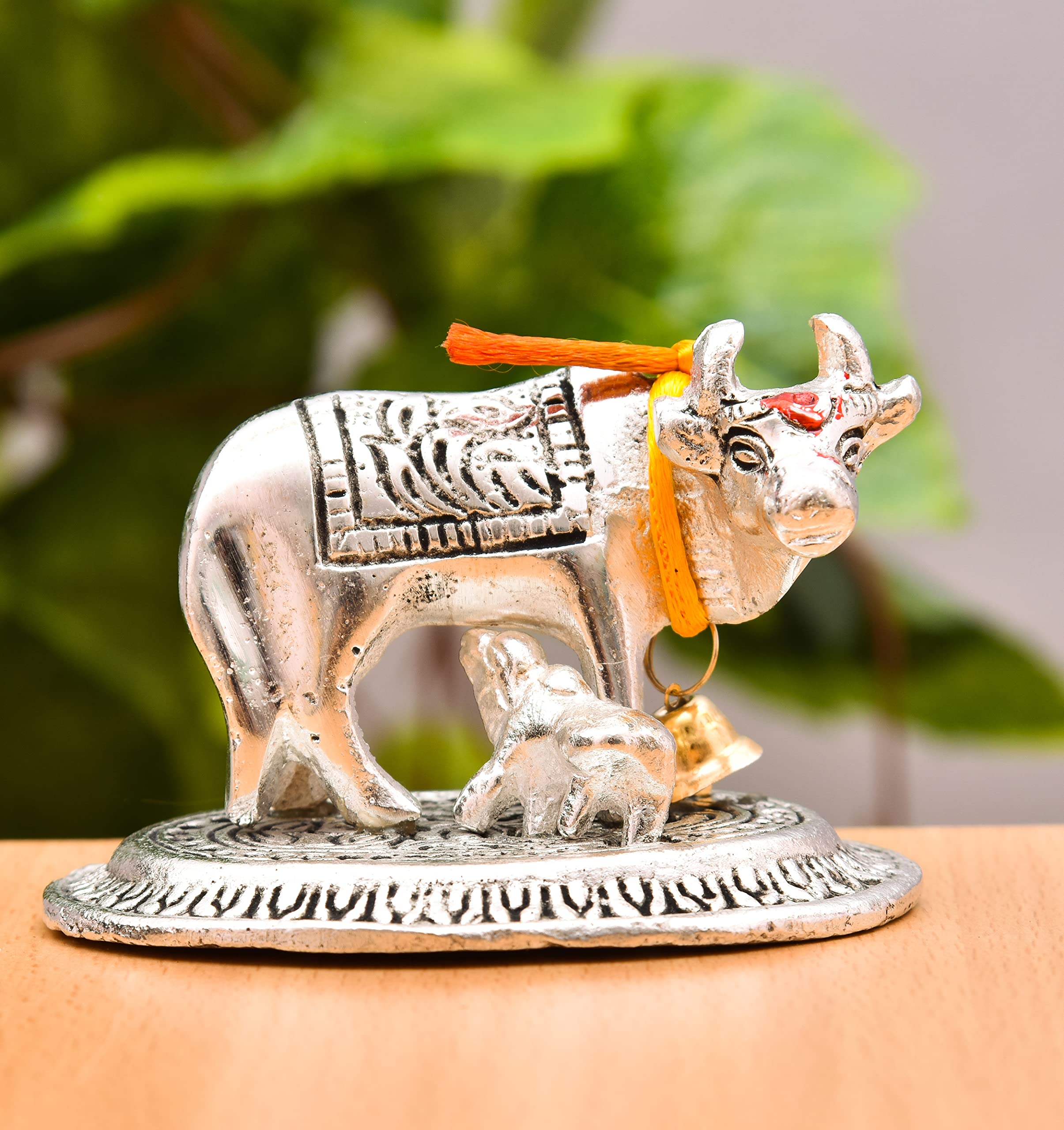 Nirmal Handicraft Kamdhenu White Oxidised Metal Gold Finished Like Cow and Calf Figurine Decorative Item (Golden)