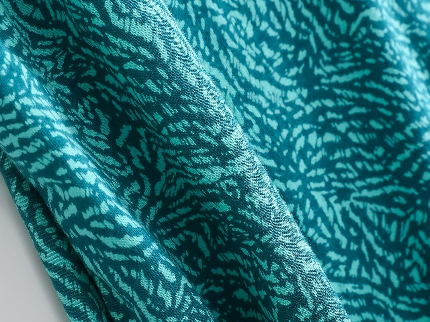 CHUNG Women Cotton Pajama Sets Sleepwear pjs Short Sleeve Shirt Capri Length Crop Pants Cute Vivid Print - Image 7