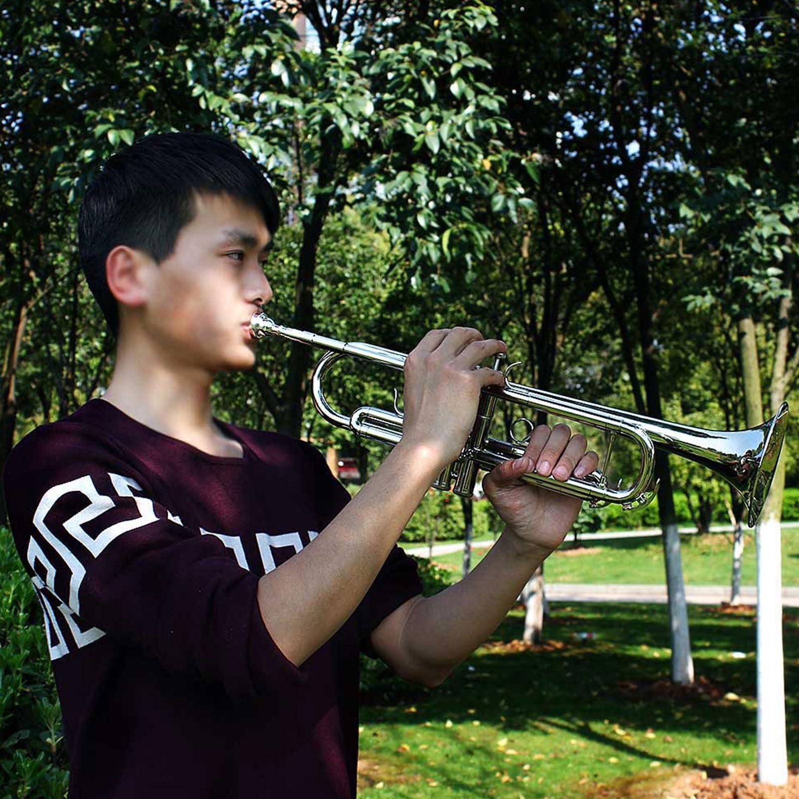 Luqeeg Juego de Trompeta Estándar en Si Bemol, Instrumento de Viento Metal con Sonido Brillante y Teclas Flexibles, Trompeta en Si Bemol para Principiantes O Estudiantes Avanzados
