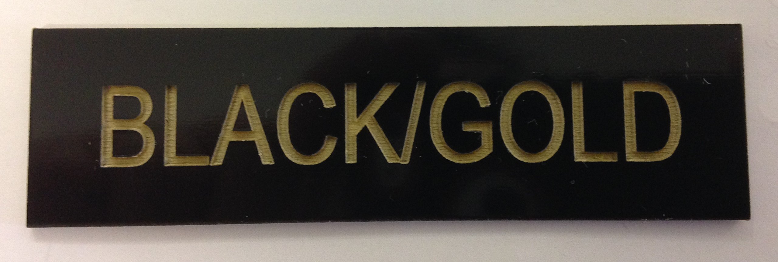 ENGRAVED DOLLS HOUSE STREET SIGN CHILDRENS TOYS MINIATURES (BLACK/GOLD, 105x20mm)