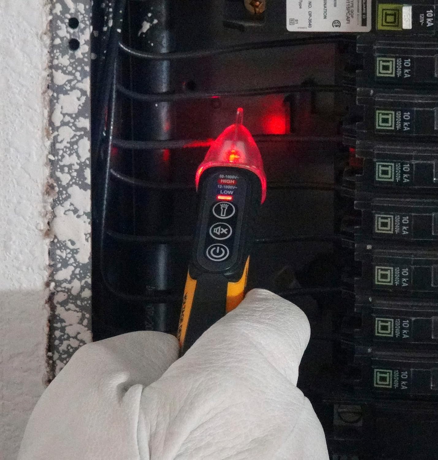 Ideal Electrical 61-657 - Dual Range 12-1000V AC NCVT with Flashlight
