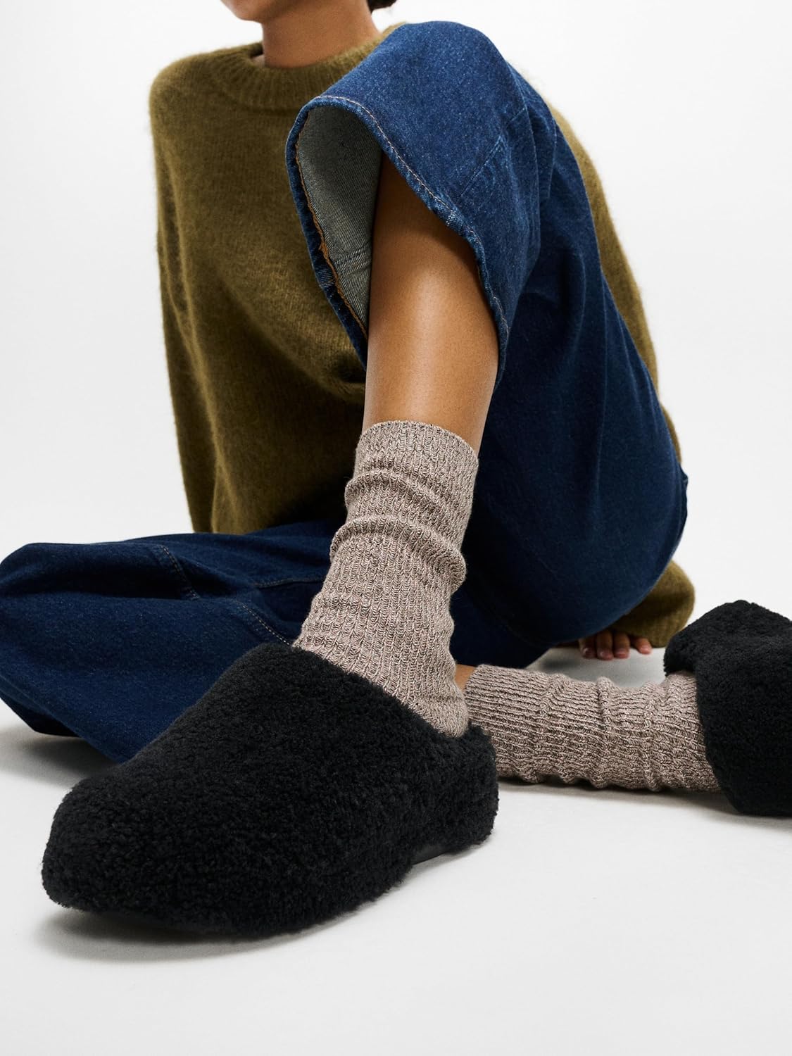 FitFlop womens Shuv Curly-shearling Clogs - Image 2