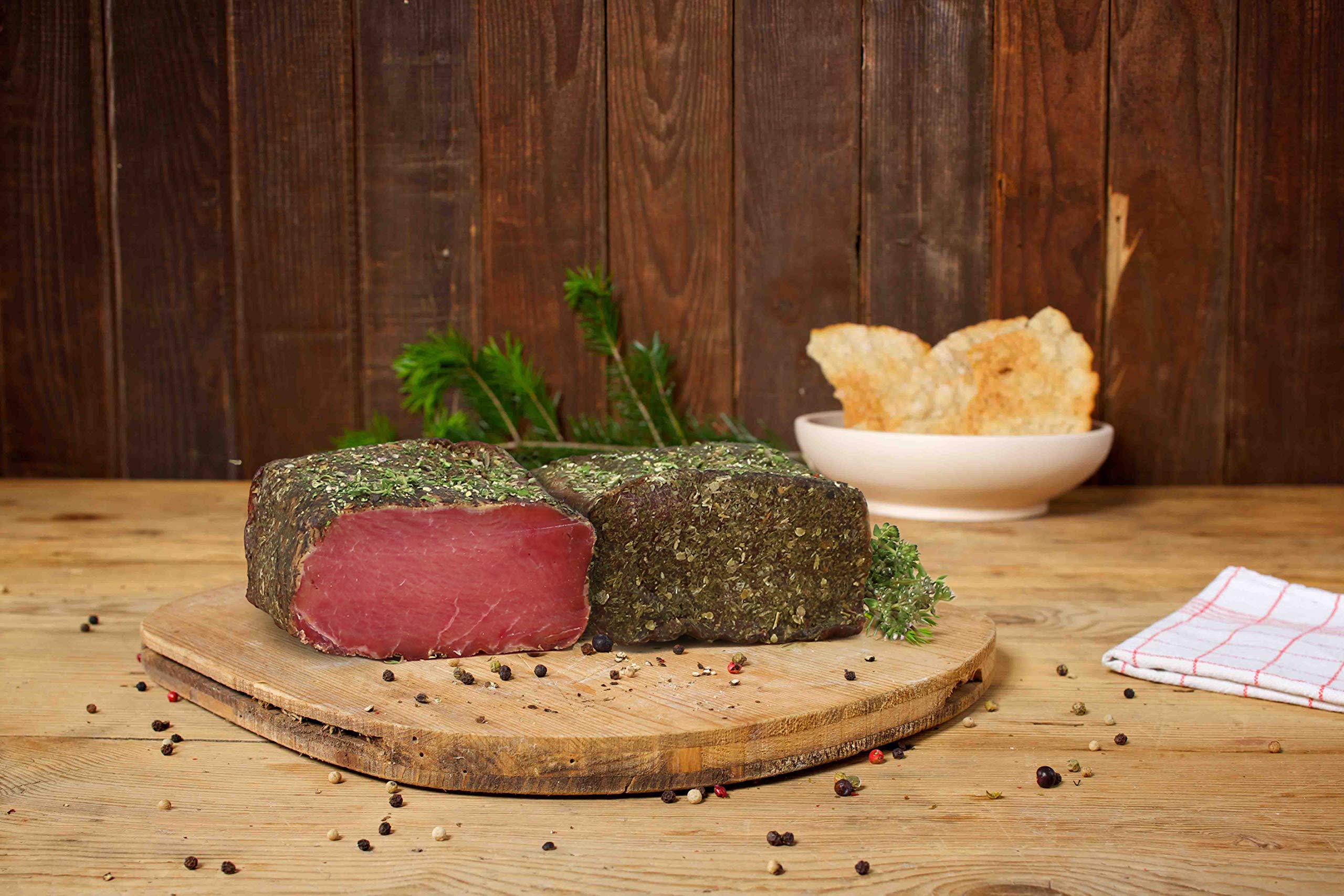 GUSTOS Lendenstück mit Bergkräutern - Milder und aromatischer Speck mit traditioneller Verarbeitung - 1 kg