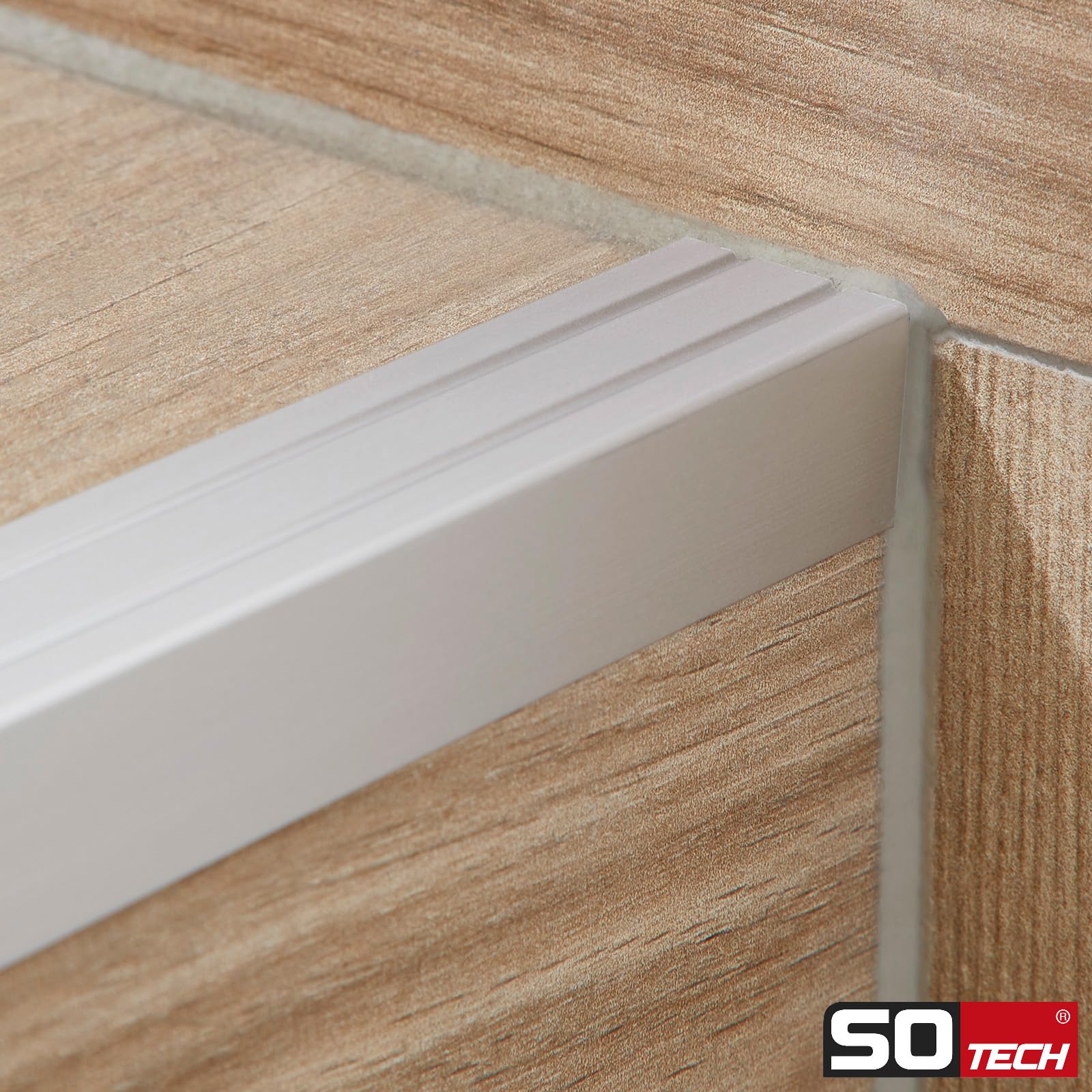 SOTECH 4 Stück Treppenprofil 1000 x 25 x 18 mm, selbstklebend, silber eloxiert, Kantenschutz aus Aluminium für Laminat, Fliesen, Parkett uvm.