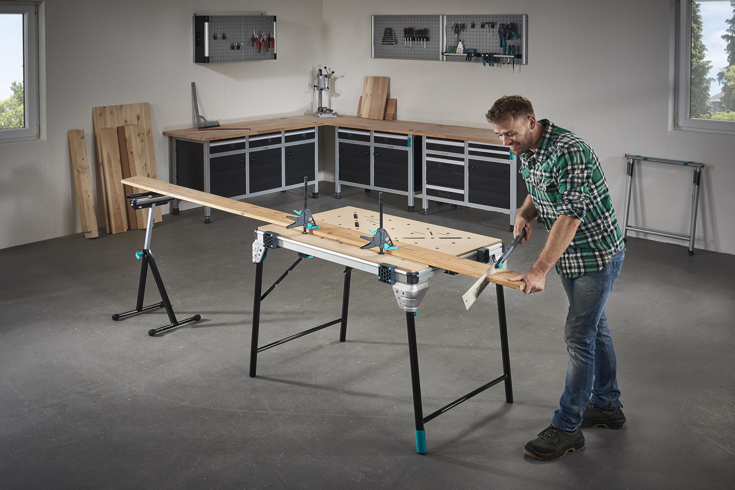 wolfcraft Master Work 1600 - Werkbank - mobiler klappbarer Arbeitstisch für Werkstatt & Baustelle - höhenverstellbarer Fuß - Maße 1035 x 695 mm - Tragfähigkeit 125 kg - Made in Europe - 6909000