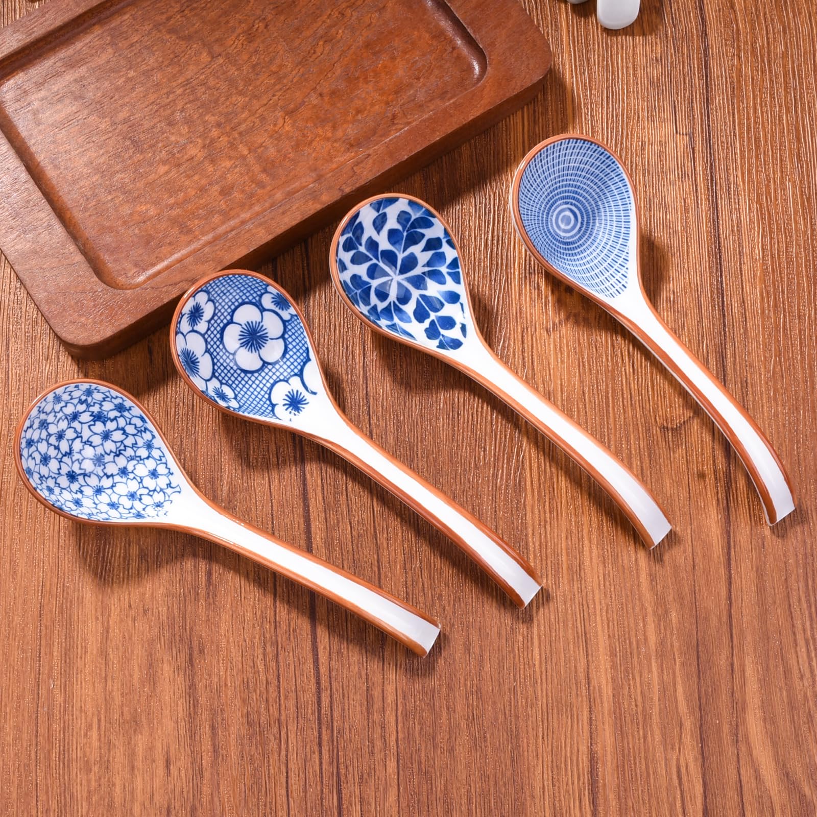LMRLCS Asian Large Spoon Set of 4 Japanese and Korean Ceramic Soup Spoons Porcelain Rice Spoons with Long Handle Ideal for Stirring Ingredients Serving Soup and Avoiding Burns