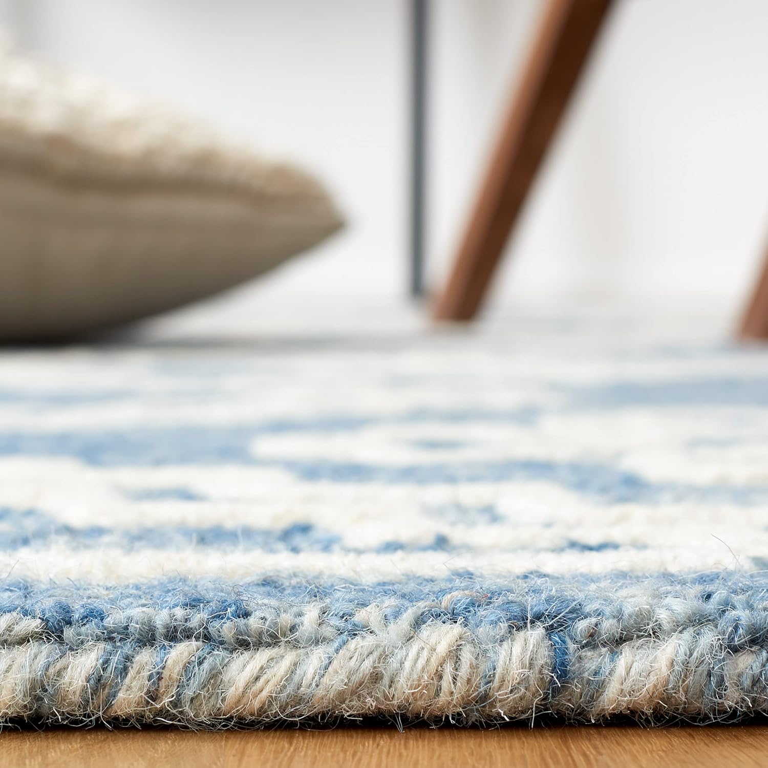 Handmade Blue and Ivory Tufted Wool Round Rug